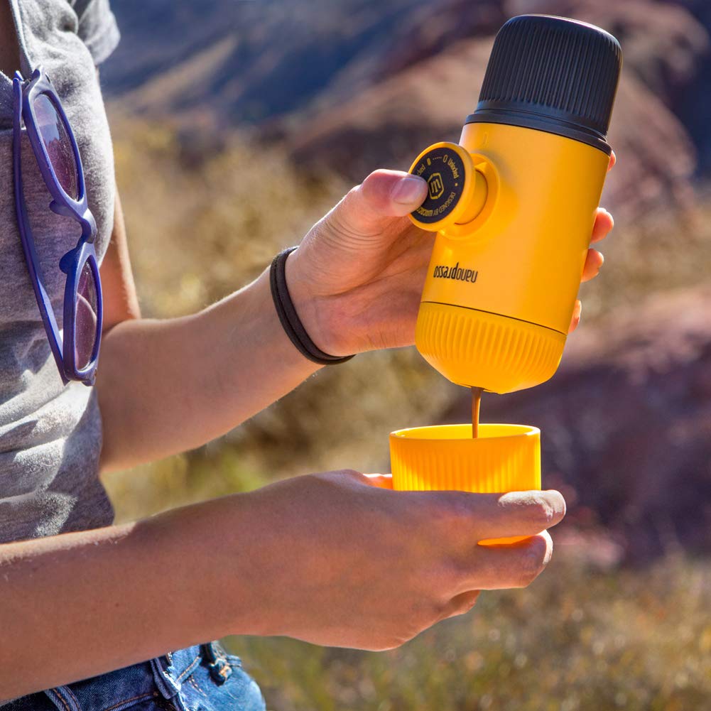 Cafetera de Mano Wacaco Nanopresso Amarillo Patrol con Presión de 18 Bar para Viaje y Camping