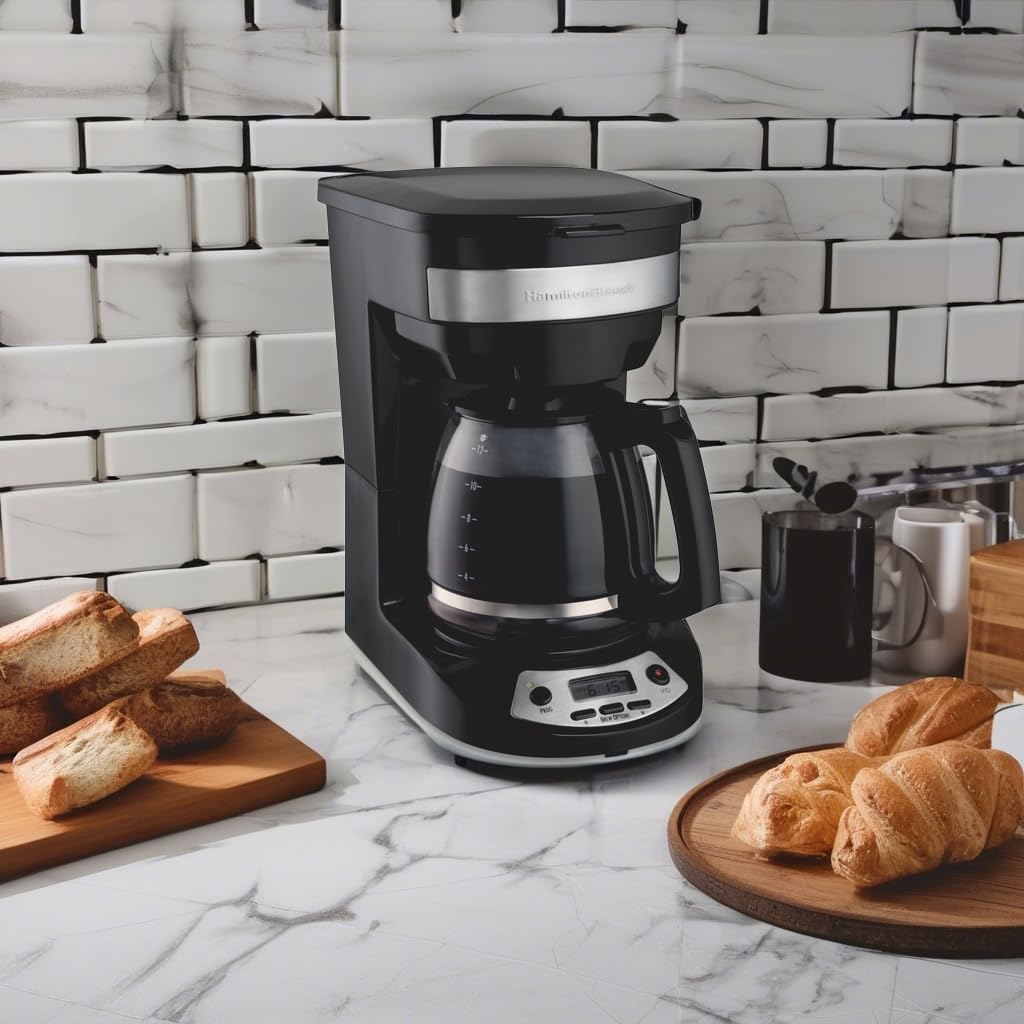 Hamilton Beach Cafetera para 12 Tazas, Programable, 3 Opciones de Preparación, Jarra de Vidrio, Negra (46299)