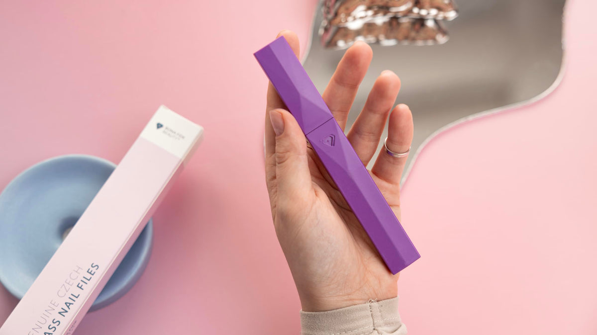 BONA FIDE BEAUTY - Lima de vidrio para uñas, grano 180, mediano, dorado/violeta, vidrio checo, esencial para el cuidado de uñas
