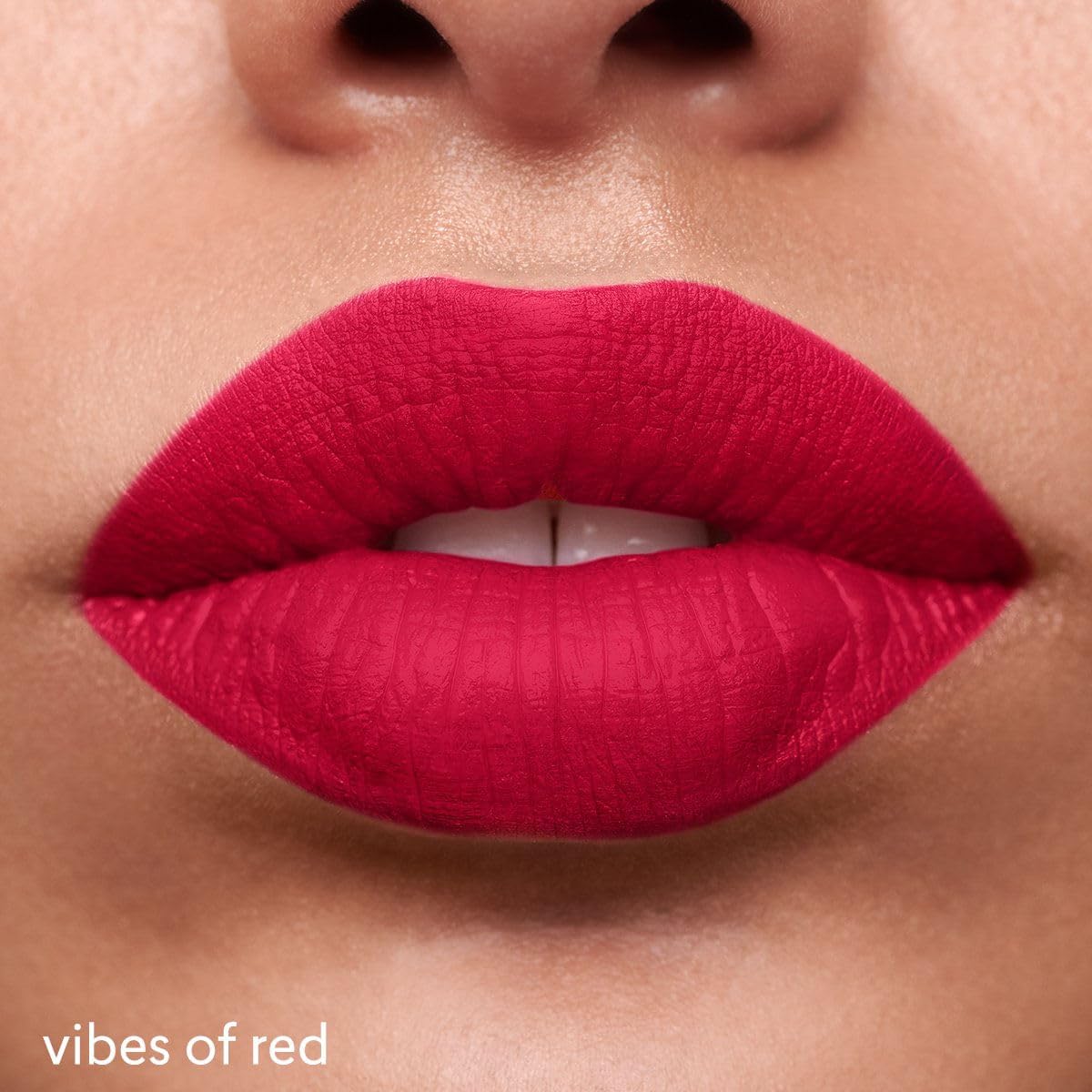 CYZONE - Studio Look Labial Mate Color Vibes of Red 6 g, 24 Horas de Color e Hidratación, Labial Líquido con Tecnología Hydra Shot y Elastic Film, Secado Rápido y Textura Ultraligera