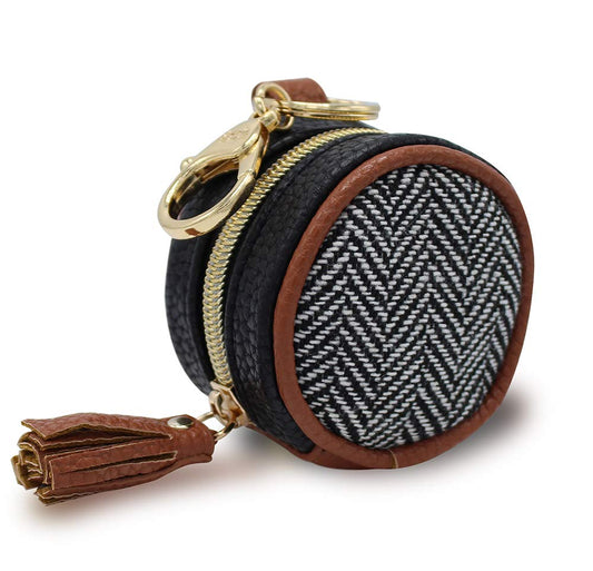 Itzy Ritzy - Funda para chupete con clip, incluye cierre para fijar fácilmente a una bolsa de pañales o bolso, mide 2.5 pulgadas de diámetro y soporta 2 chupetes (café y crema)