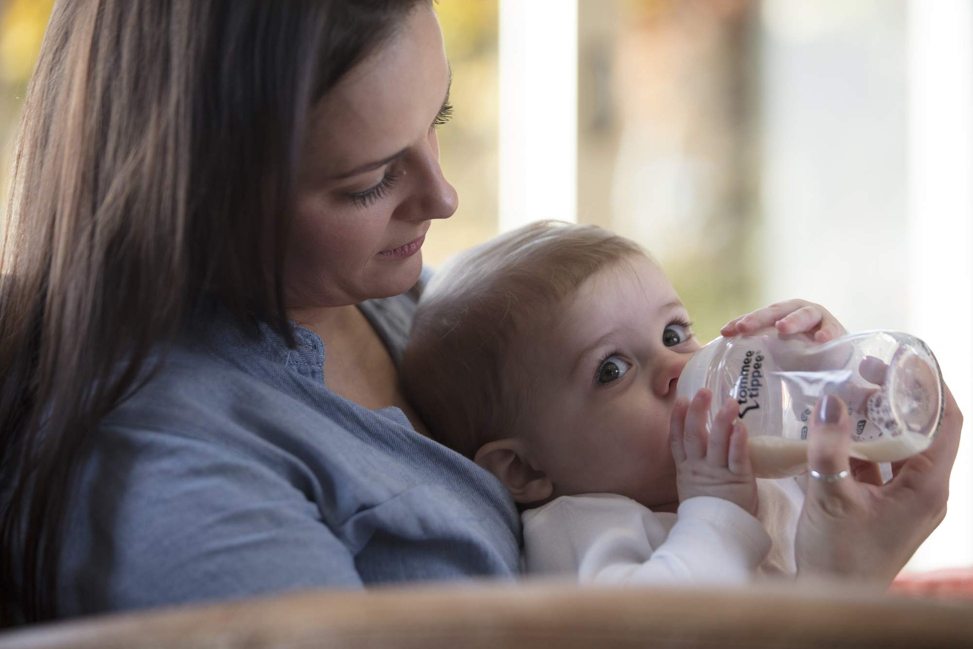 Biberón Tommee Tippee Closer to Nature Transparente con Tetina de Corte en Y