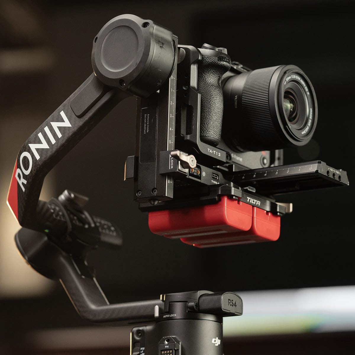 Tilta L Series (NP-F) Kit de placa de paso de alimentación de batería para DJI RS4 | Incluye grifos P de 14.8 V, un puerto Lemo de 2 pines y USB-C | Placas intercambiables | Funciona con RS2, RS3, RS3
