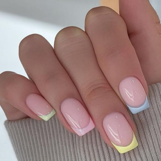 SXVME 24 Uñas Postizas Francesas De Colores, Tamaño Mediano, Cortas Y Cuadradas, Uñas Acrílicas Postizas Con Pegamento, Uñas Acrílicas Pequeñas Estilo Ataúd, Color Nude Natural, Para Mujer, 15 Tamaños