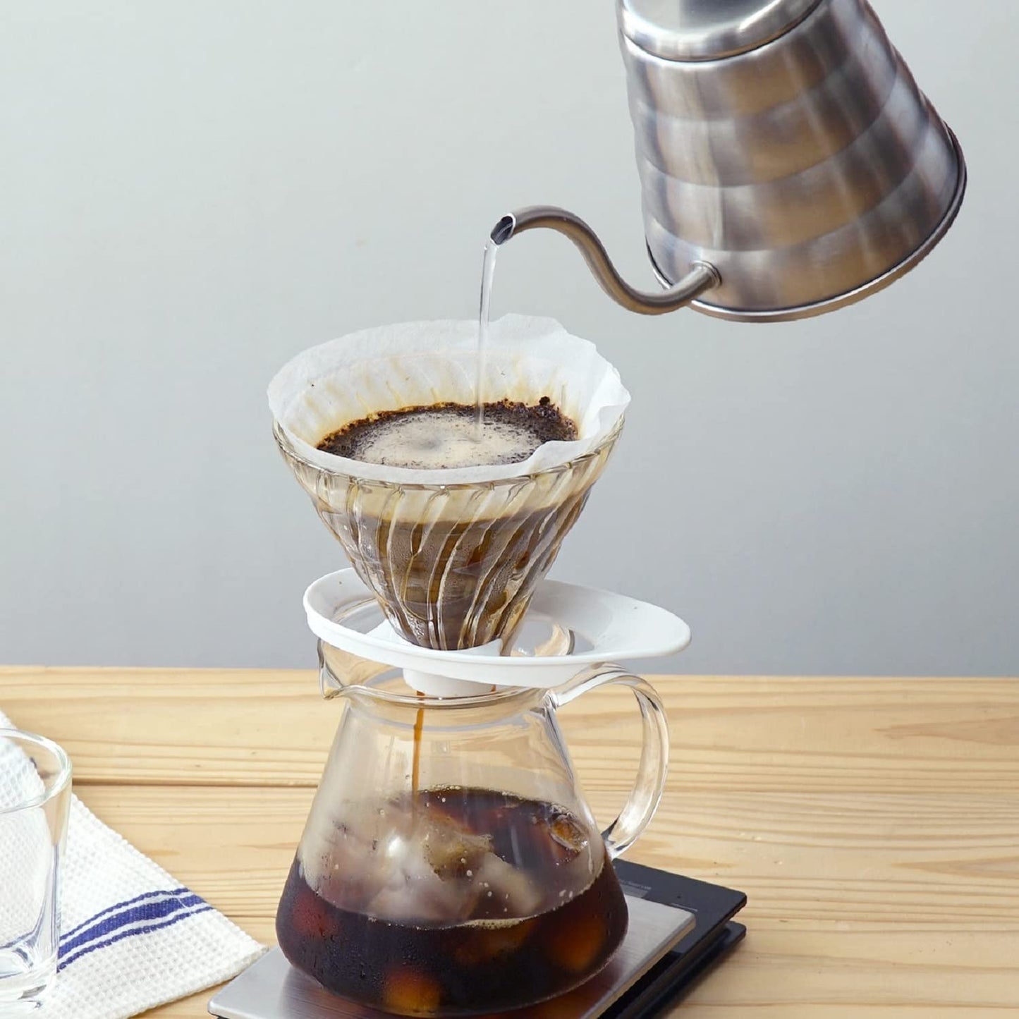 HARIO VDGR-02-B V60 - Gotero de transmisión de vidrio resistente al calor 02, para 1-4 tazas, negro, fabricado en Japón