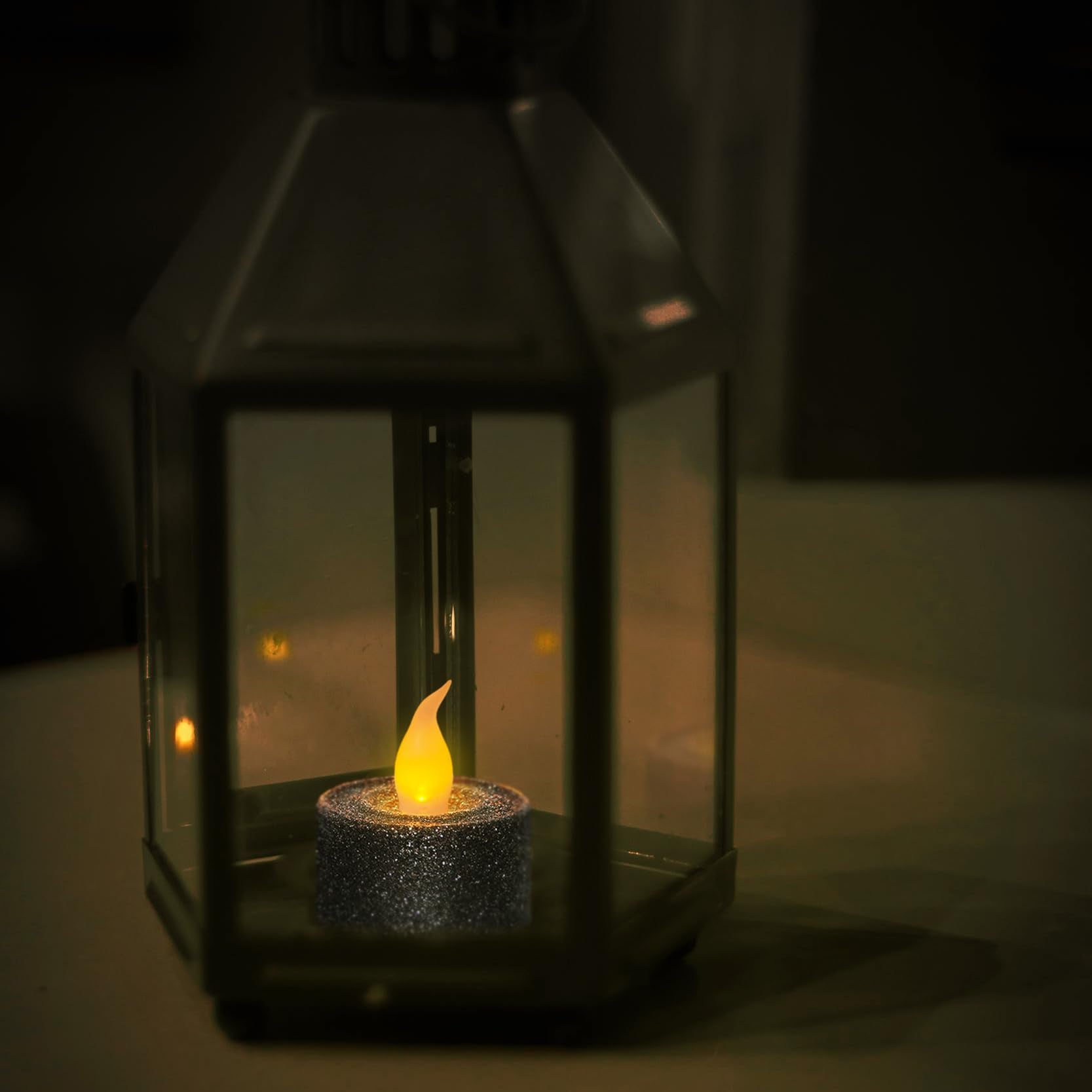 FURORA LIGHTING - Velas LED con purpurina negra, paquete de 12, velas parpadeantes sin llama para decoración del hogar, 1.5 pulgadas de ancho x 1.65 pulgadas de alto, funciona con pilas