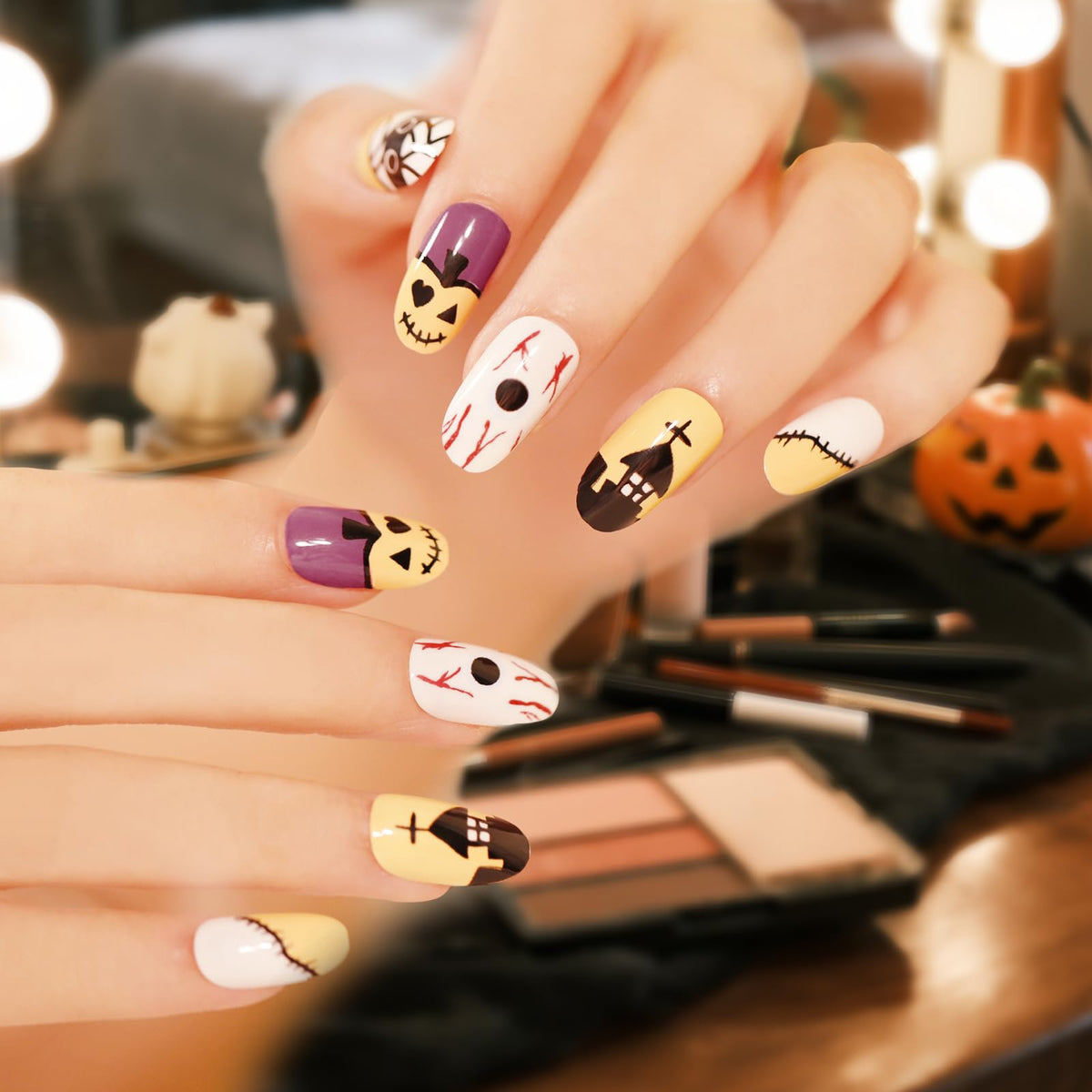 Muswarm Uñas postizas de Halloween, tamaño mediano, cortas y cuadradas, 24 piezas con calabaza, araña y casa embrujada, decoración de Halloween, con herramientas, amarillo, negro y blanco.