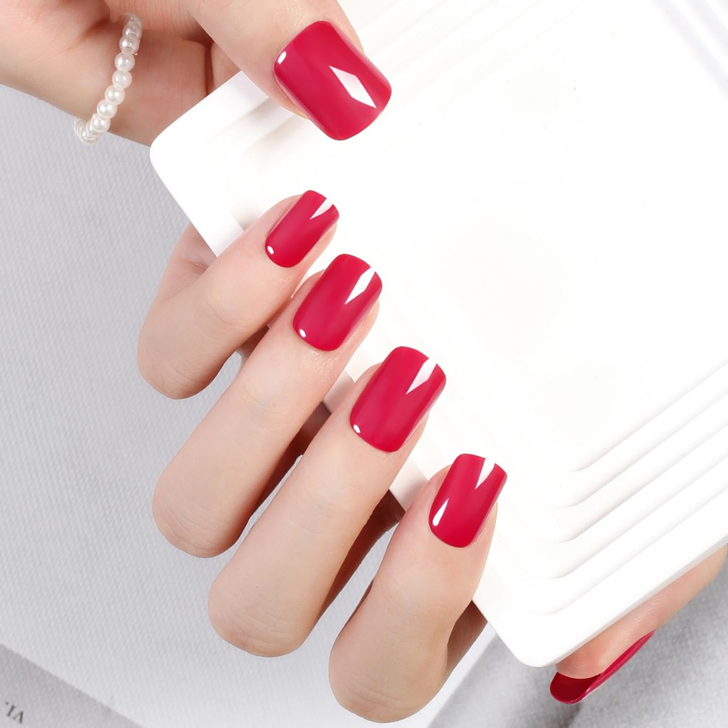 DMJWAN Uñas postizas cortas cuadradas de color sólido, gel suave, sin pegamento, reutilizables, acabado UV, calidad de salón, 24 unidades (rojo vino).