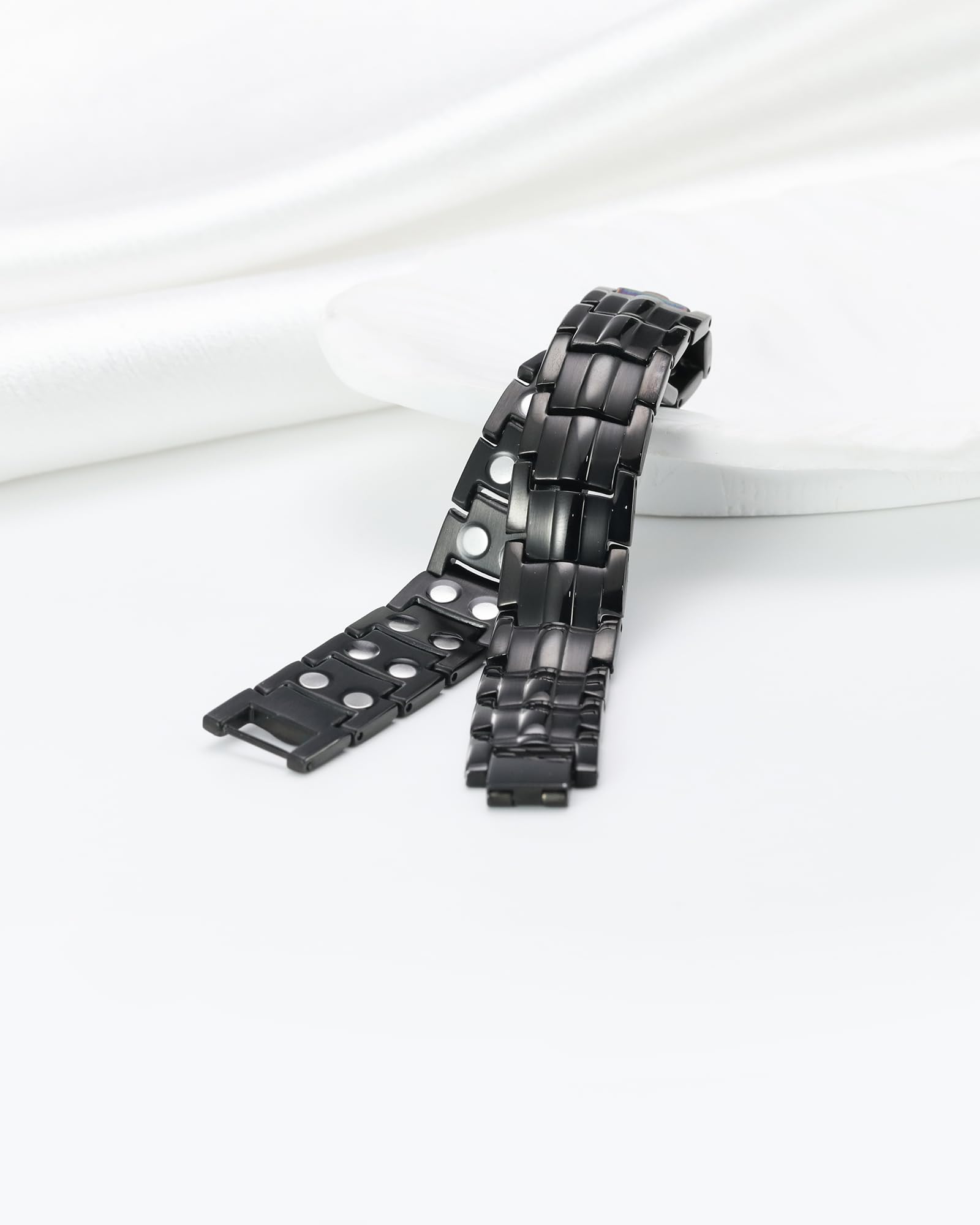 Jecanori Pulseras de acero de titanio para hombre - Pulsera ultra para hombre con herramienta de extracción y caja de regalo de joyería