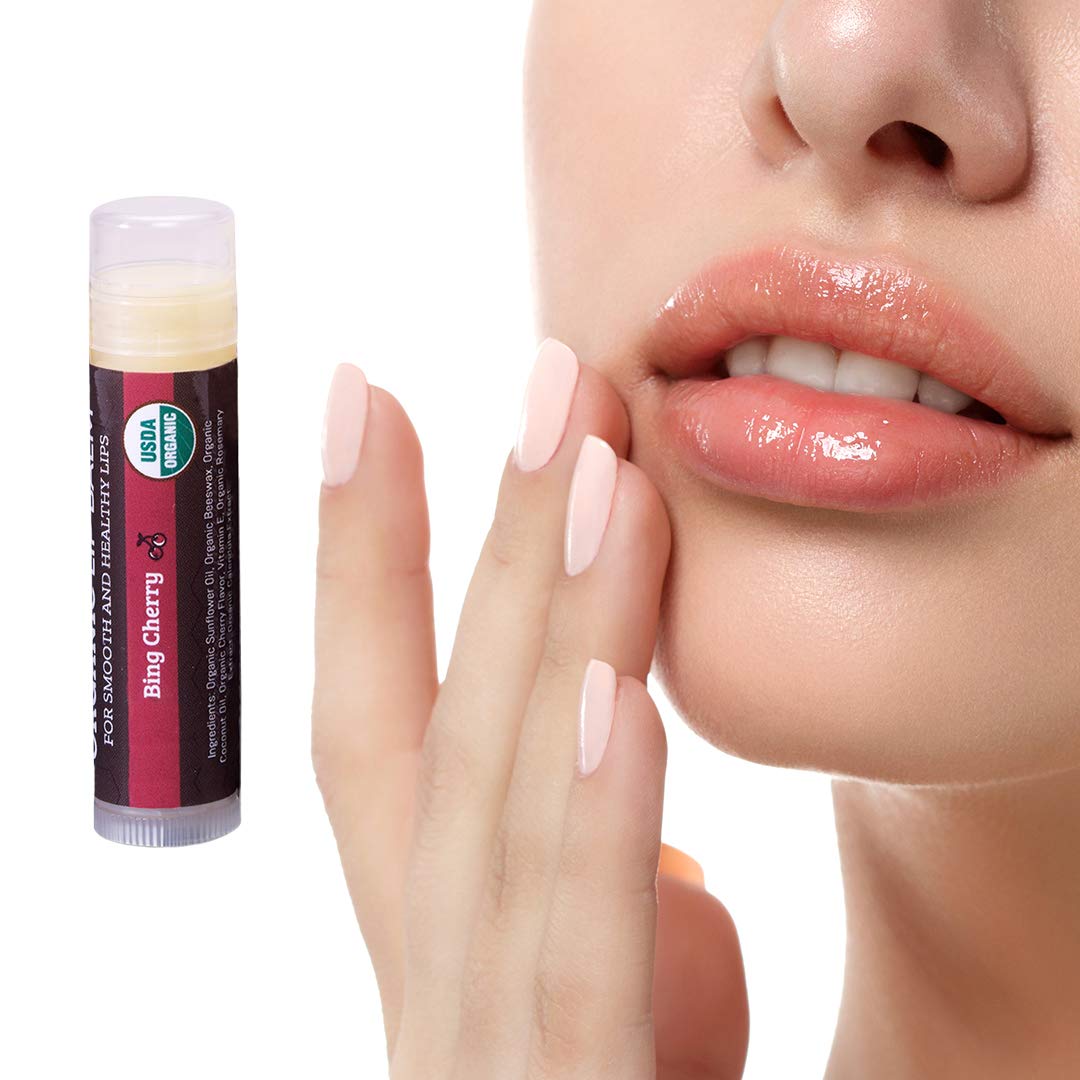 Bálsamo labial orgánico USDA de Earth's Daughter, paquete de 4 – sabor a cereza, cera de abejas, aceite de coco, vitamina E – mejor barra de reparación de labios para labios secos agrietados.