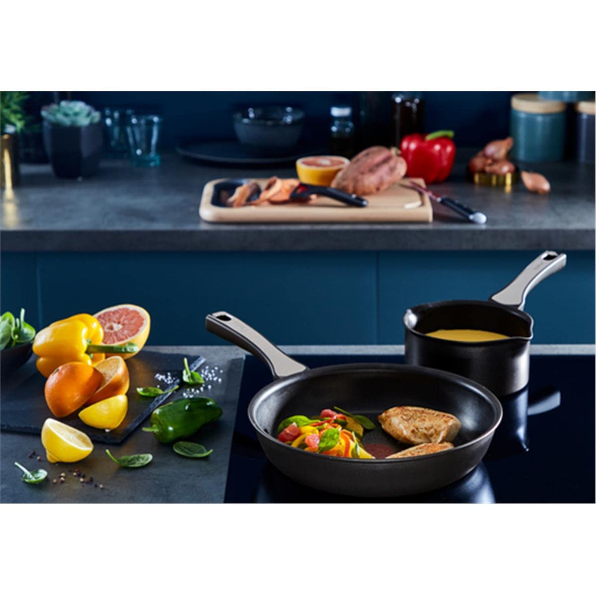 T-fal Juego de Sartenes 20/24/28 con antiadherente de 6 capas y revestimiento reforzado. Incluye una sartén de 20, 45 y otra de 28 cm. Perfectas para cocinar sin que los alimentos se peguen, G2599102