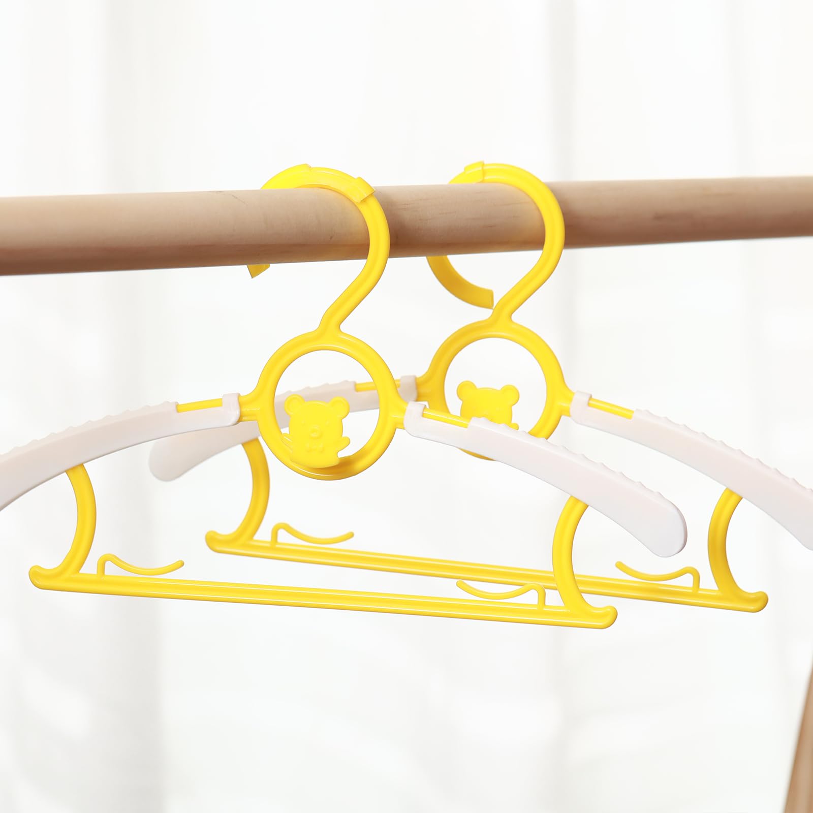 Perchas para bebé para guardería, clóset, paquete de 60 perchas de plástico para niños, ahorro de espacio, antideslizantes, extensibles, de 11 a 14 pulgadas, perchas ajustables para ropa resistente a