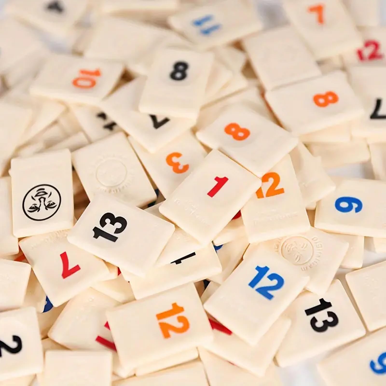 IRUEJFSR Rummy Juegos de Mesa Adultos, con 4 Soportes Antideslizantes, Adecuado para Piles Juego de Mesa de Reuniones Familiares y Amigos