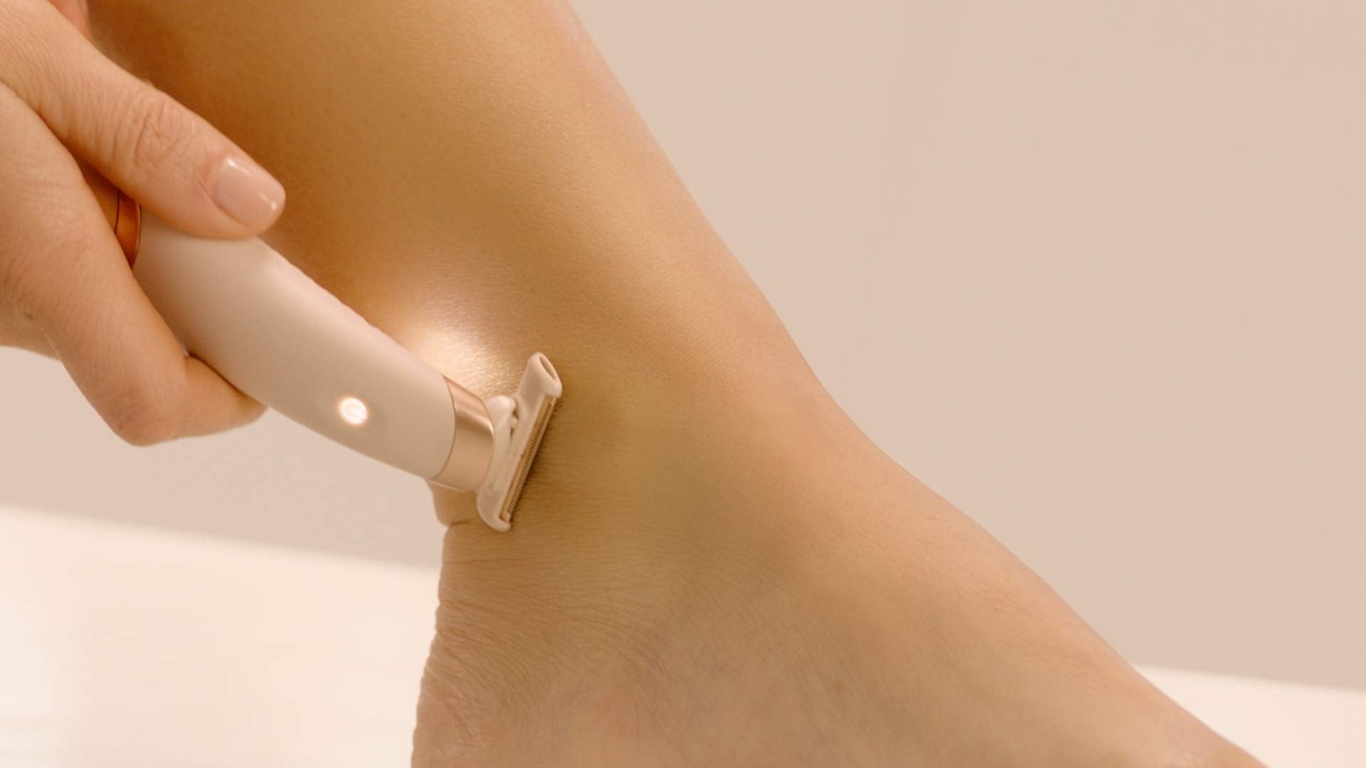 Finishing Touch Flawless Nu Razor - Maquinilla de afeitar eléctrica recargable inalámbrica