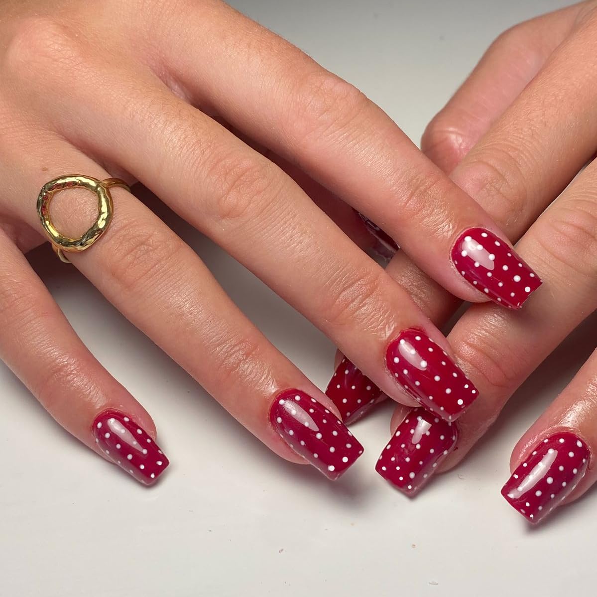 SXVME Uñas postizas de lunares cuadradas medianas, uñas postizas cuadradas en rojo claro, uñas postizas con diseños, lindas uñas postizas de lunares, uñas de gel suave brillante reutilizables para muj