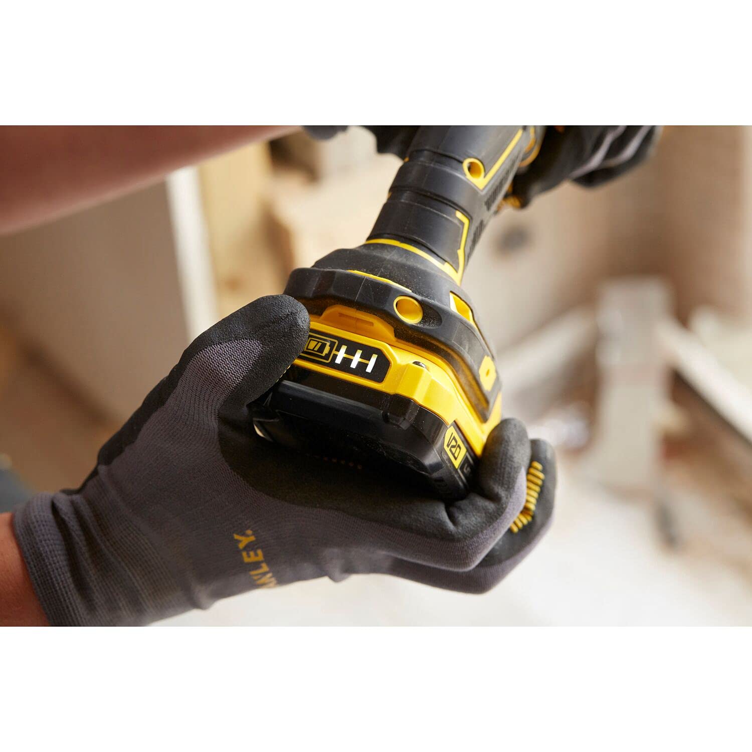 STANLEY Taladro Atornillador Inalámbrico 1/2" (13mm), 20V, Incluye 2 Baterías, Cargador y Caja para Herramientas, SBD710C2K