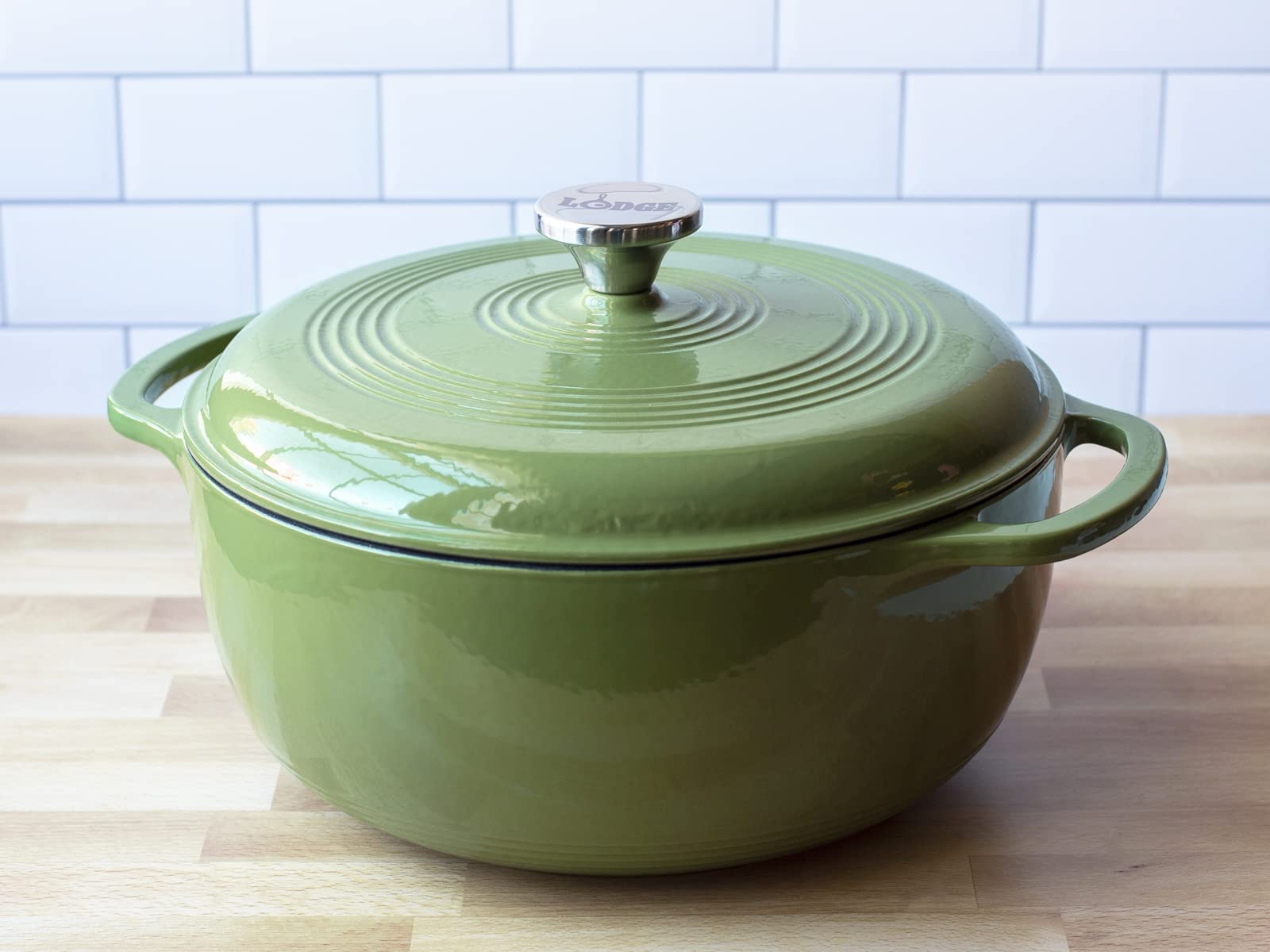 Lodge - Horno holandés de hierro fundido esmaltado de 6 cuartos con tapa, asas dobles, apto para horno hasta 500 °F o en estufa, uso para marinar, cocinar, hornear, refrigerar y servir - abeto