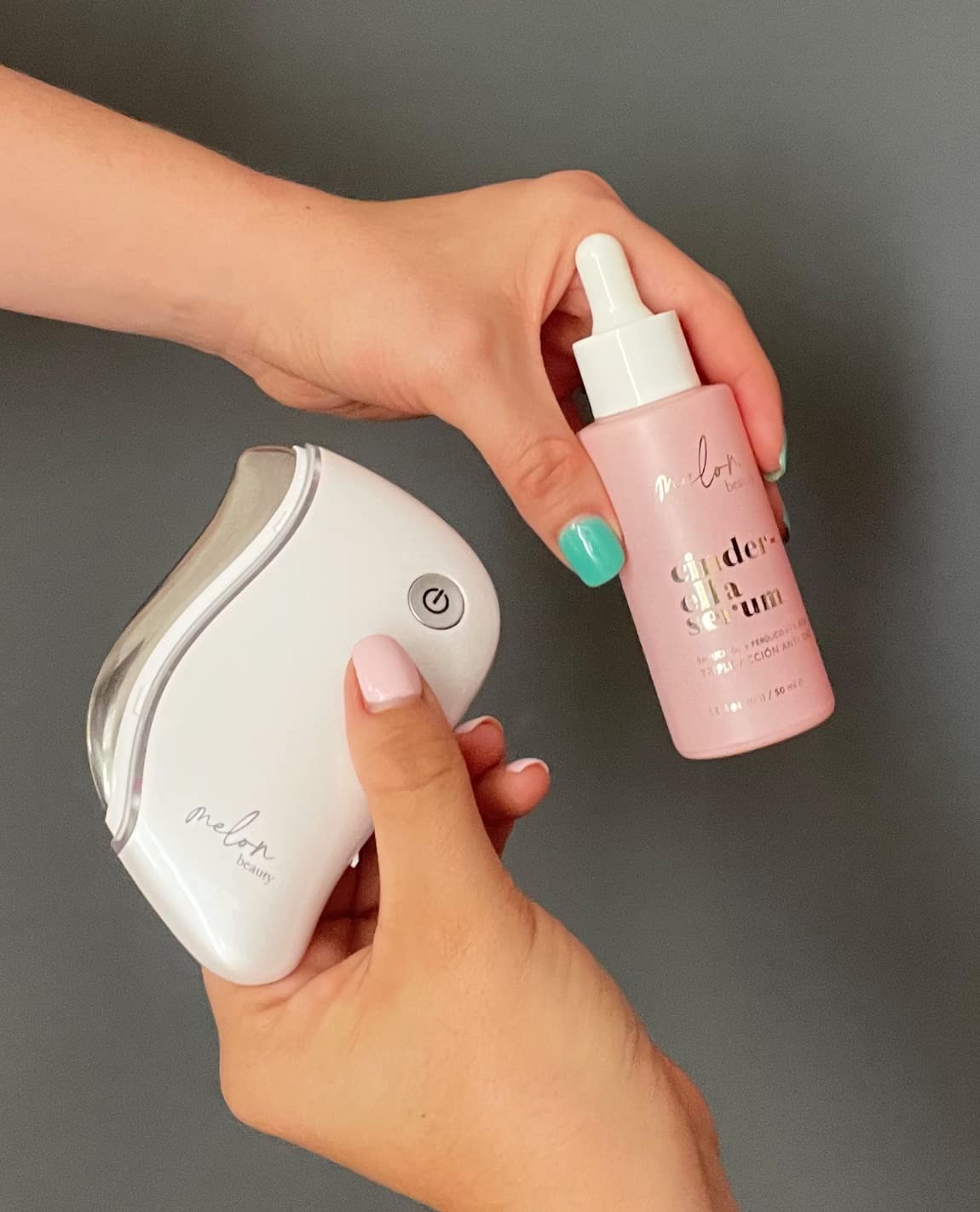 LED Guasha Melon Beauty - Dispositivo antiedad facial con luz led, calor y vibración. Da un efecto lifting, disminuye líneas, arrugas y tonifica tu rostro. Incluye Serum de Bakuichol el nuevo retinol vegano. Color ROSA