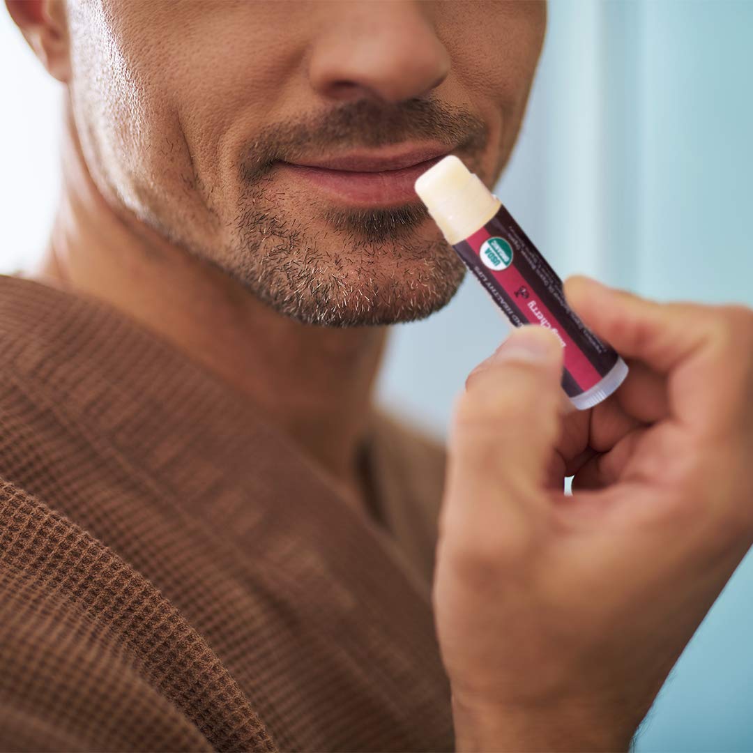 Bálsamo labial orgánico USDA de Earth's Daughter, paquete de 4 – sabor a cereza, cera de abejas, aceite de coco, vitamina E – mejor barra de reparación de labios para labios secos agrietados.