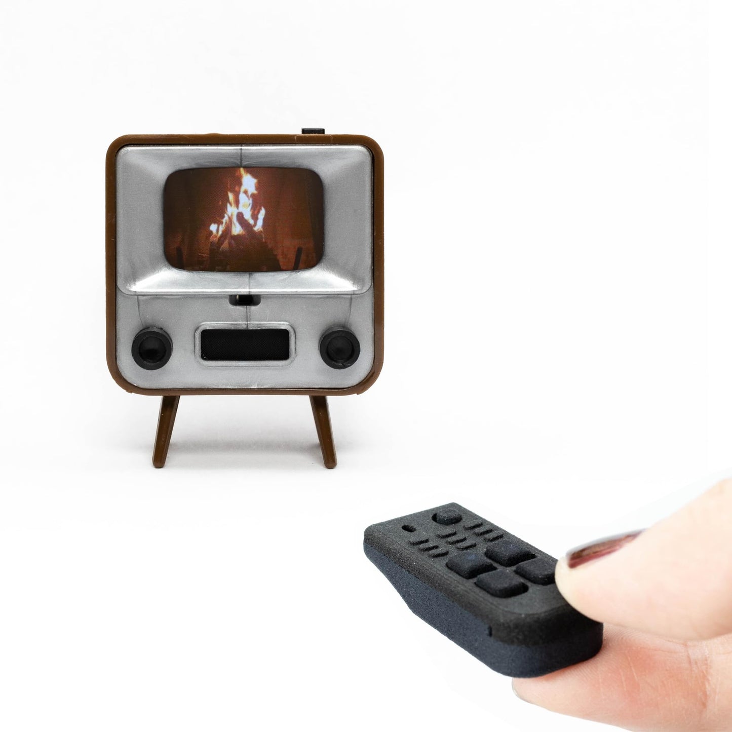 TinyCircuits TinyTV 2 Mini TV portátil Retro - visualización IPS de 1.14 Pulgadas, Videos precargados y Cargados, Recargable con USB-C, Controles de Perilla + Control Remoto pequeño (café)