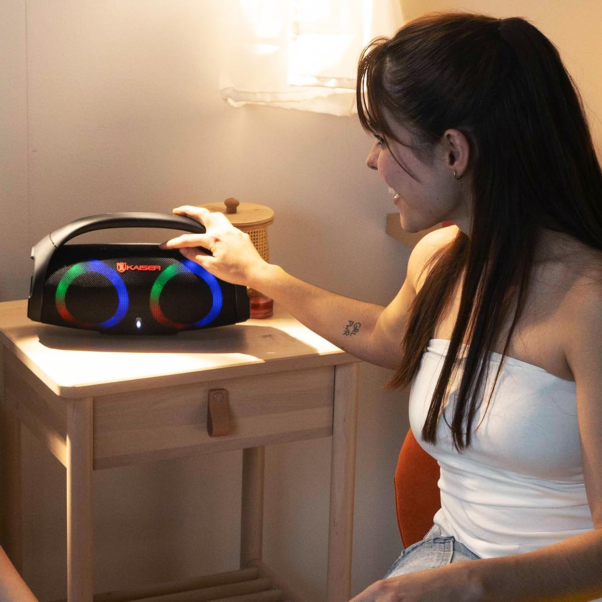 Kaiser Bocina Recargable a Prueba de Salpicaduras Circle Light Potencia de 16W 2X3 Pulgadas KSW-2018BK