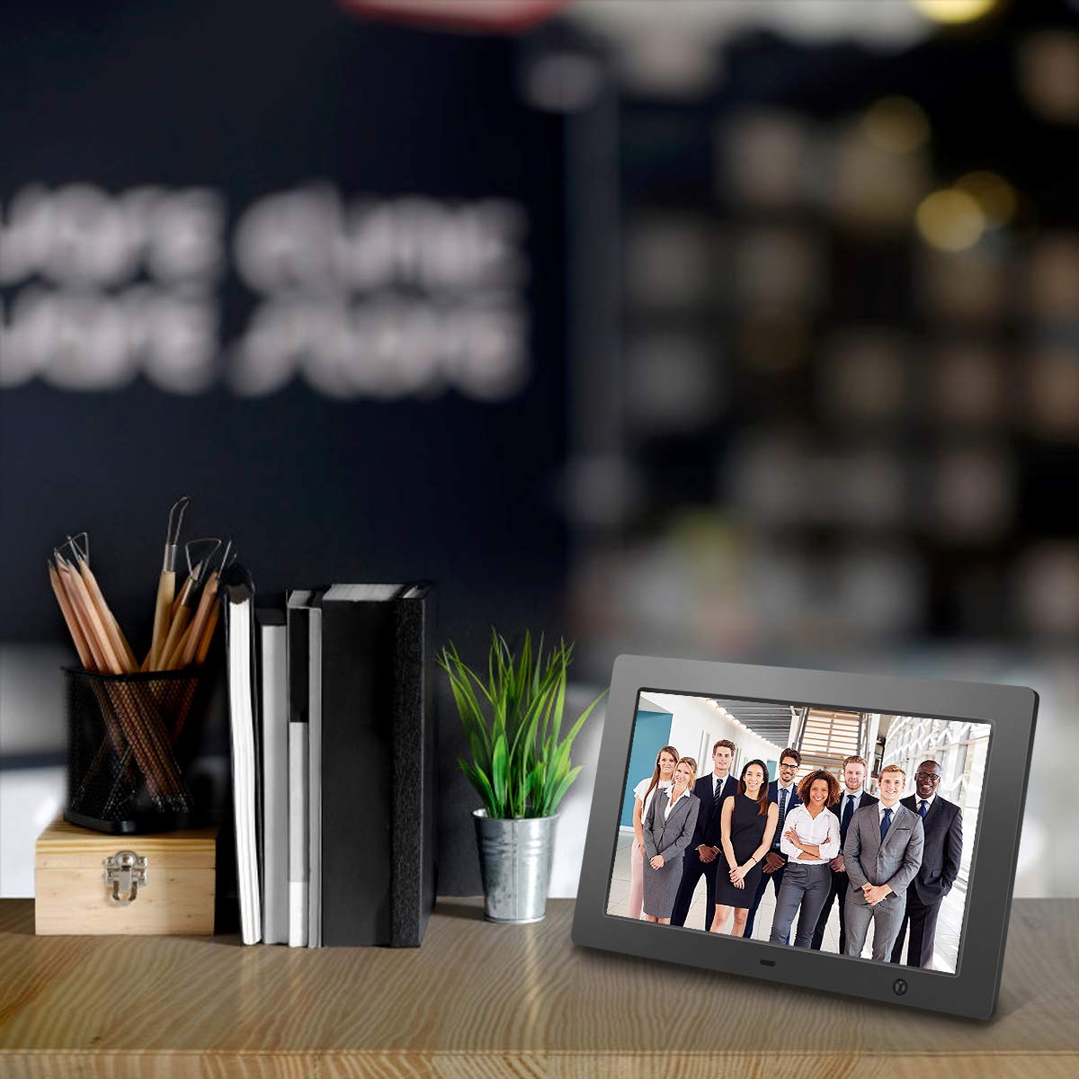 FLYAMAPIRIT - Marco digital para fotos de 10 pulgadas con visualización HD IPS con sensor de movimiento, vídeo, música de fondo, calendario, reloj, rotación automática, los mejores regalos