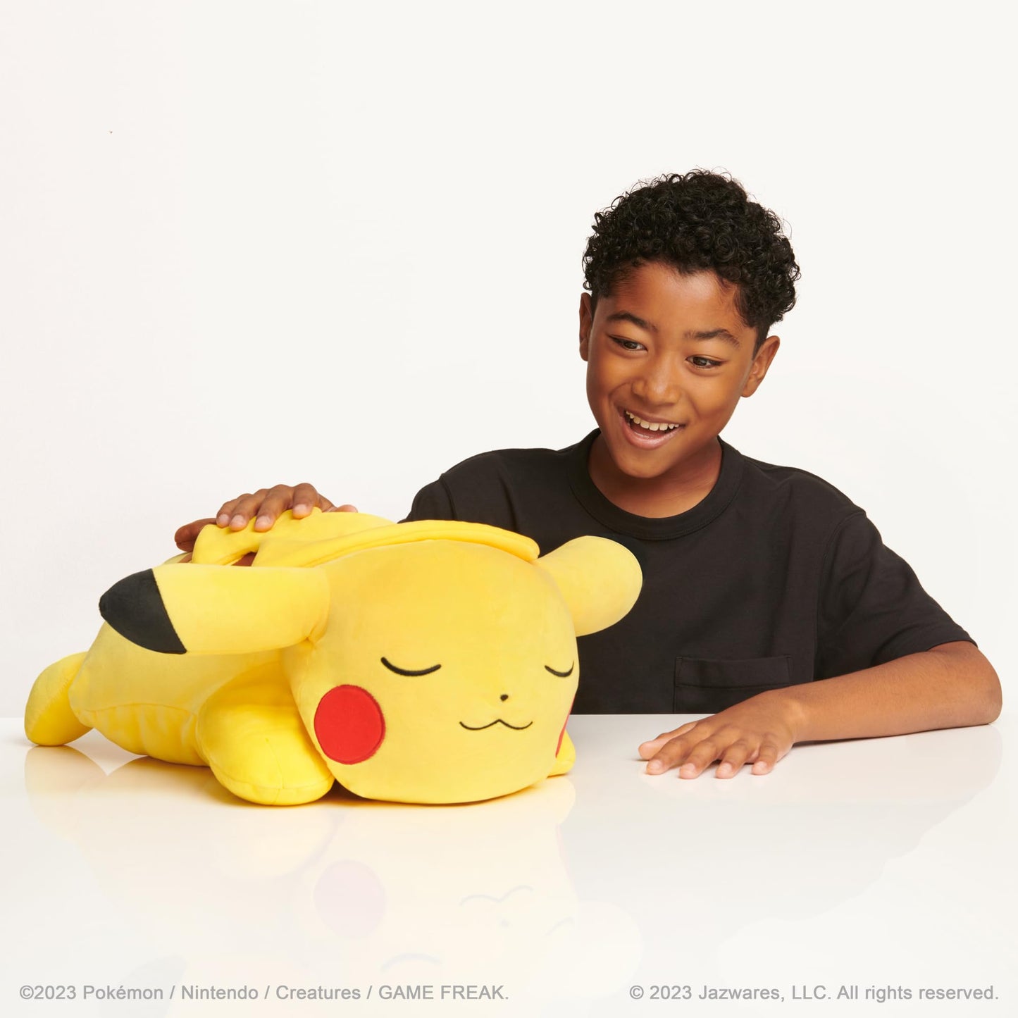 Peluche Pokemon Pikachu Amarillo de Alta Calidad en Postura para Dormir
