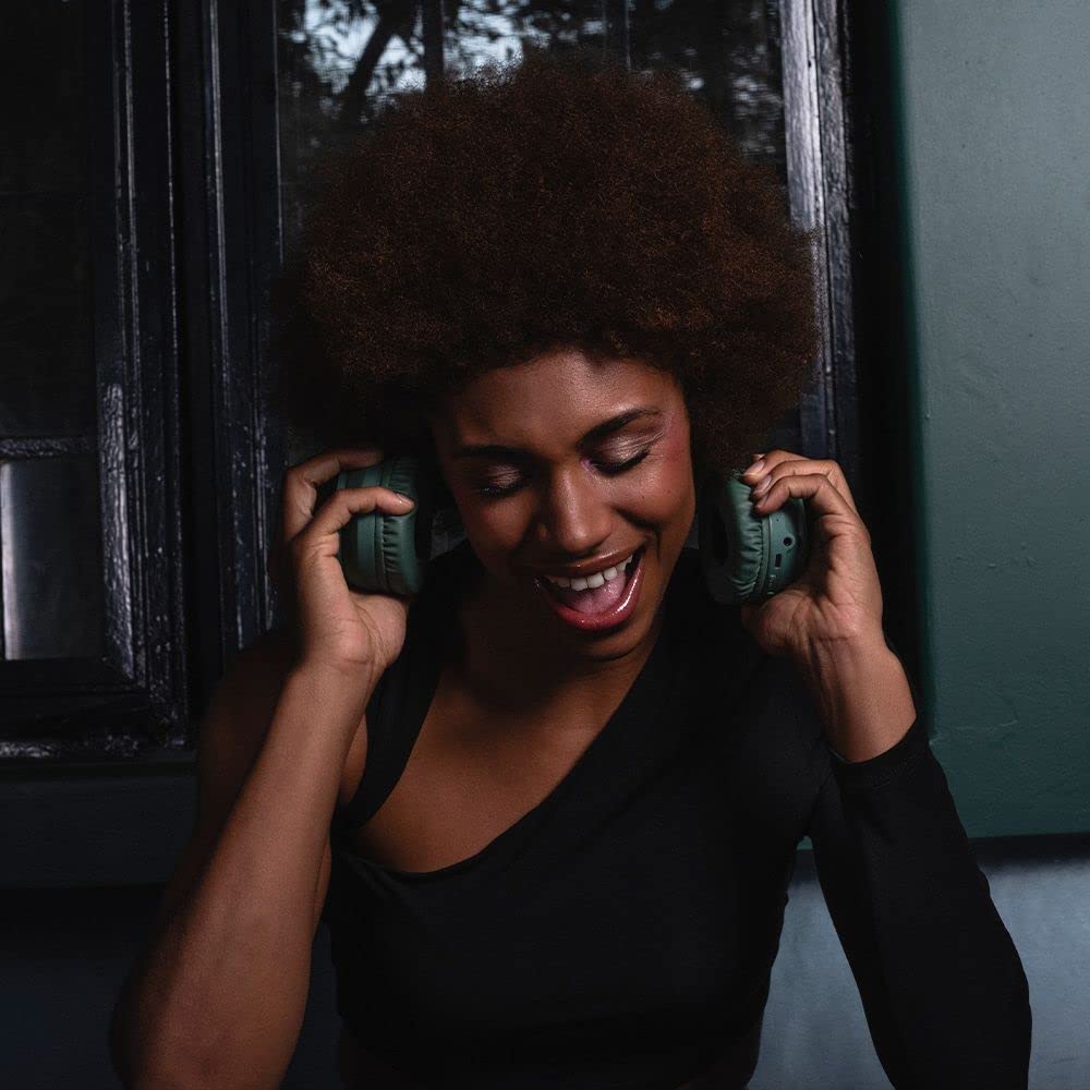 Billboard Audífonos Inalámbricos Soul Track On Ear | Cancelación De Ruido Ambiental | Batería De hasta 5 Horas Duración Función Auxiliar con Cable 3.5. mm | Micrófono, Modelo 2025 (Olivo)