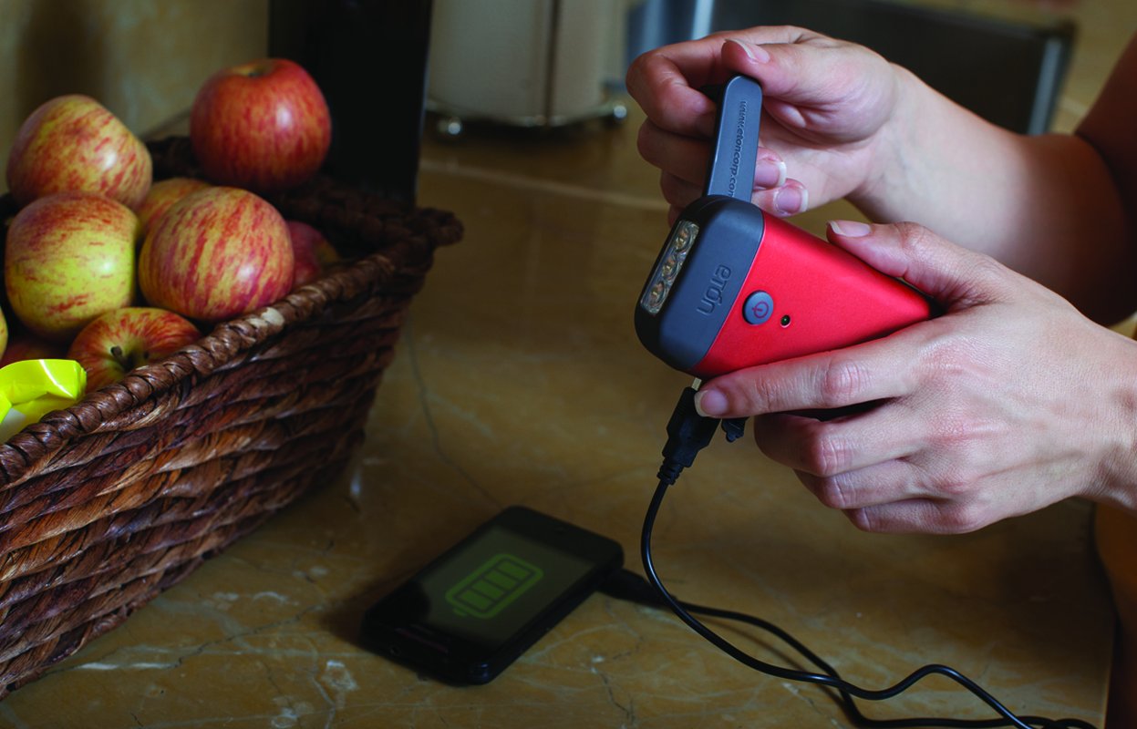 Linterna Manivela American Red Cross Roja con Cargador de Smartphone