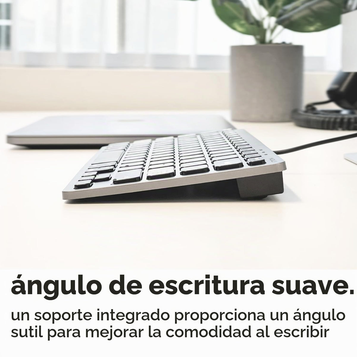 Teclado Compacto USB Macally Blanco con 78 Teclas de Tijera y 13 Accesos Directos para Mac y Windows