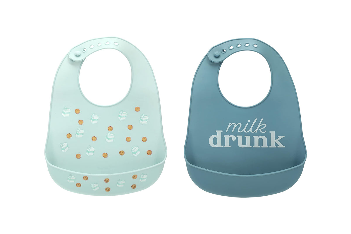 Pearhead - Juego de 2 baberos de silicona, un babero para bebé borracho con leche, un babero azul claro y galletas, accesorio de alimentación de bebé neutro para padres nuevos y futuros padres, 2