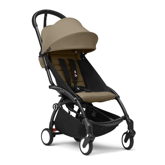 Carriola Stokke YOYO3 a partir de 6 meses - Incluye chasis negro/cojín de asiento Toffee + dosel - Se pliega y despliega en un instante - Ligeroa y compacta - Compatible con equipaje de mano