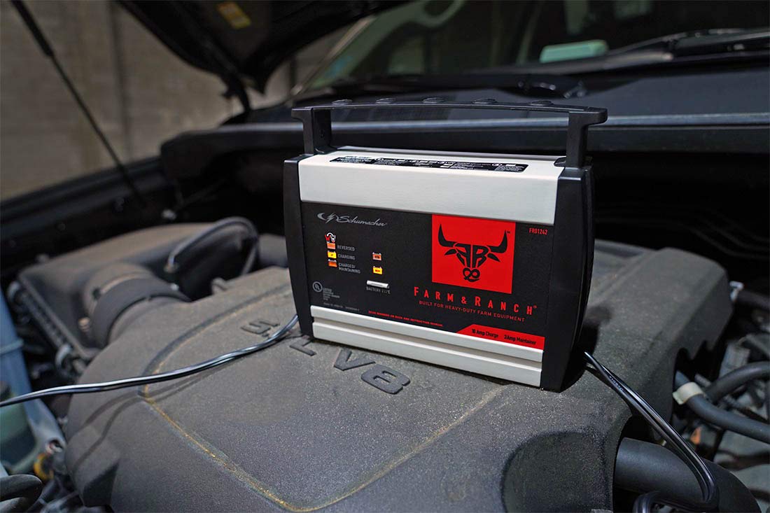 Schumacher FR01242 Cargador de batería completamente automático de 6/12 V y mantenedor de 3 A/10 A