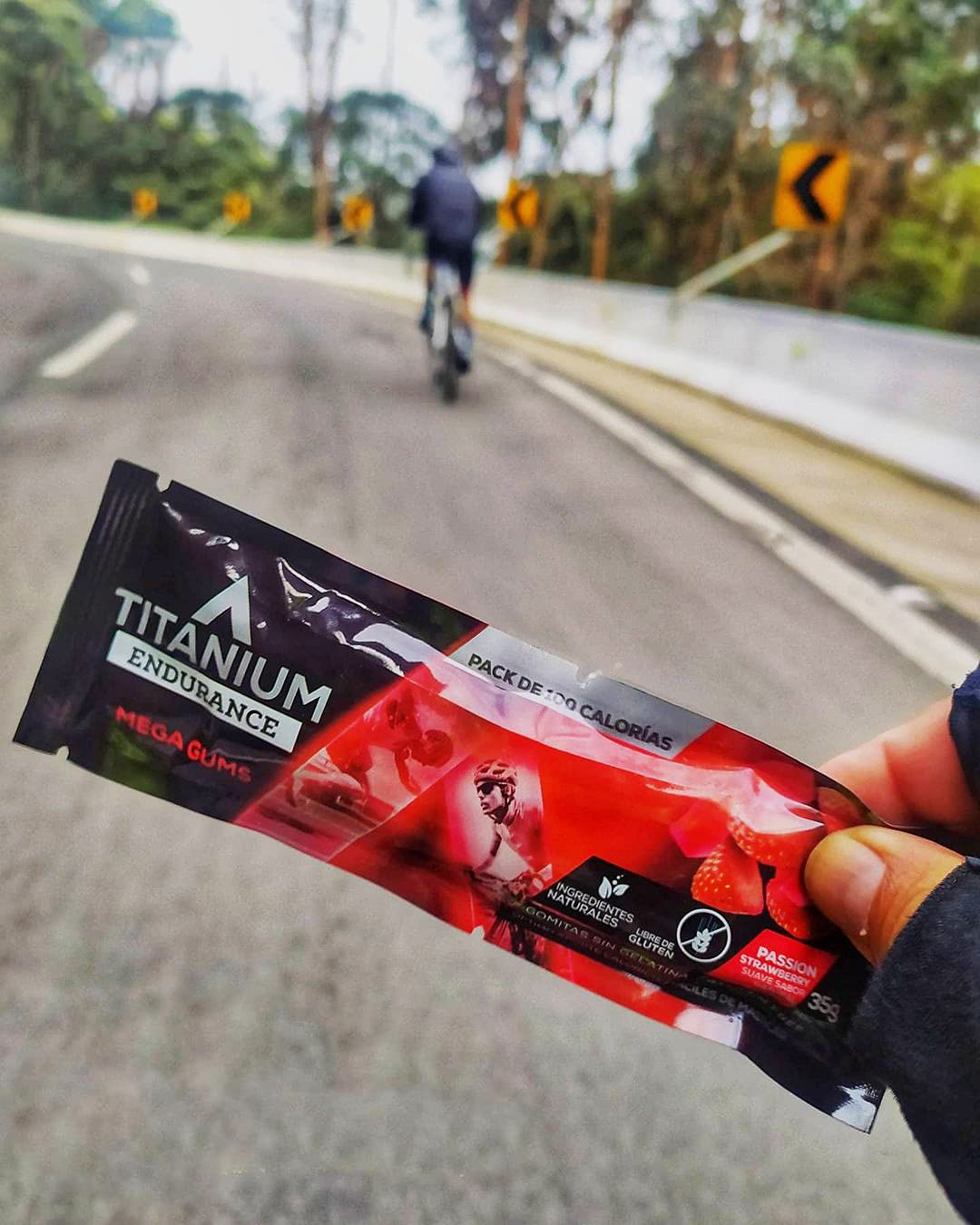 Gomitas Energéticas TITANIUM Fresa con Glucosa Alternativa a Geles Deportivos para Ciclismo y Corredores Caja 12 pzas