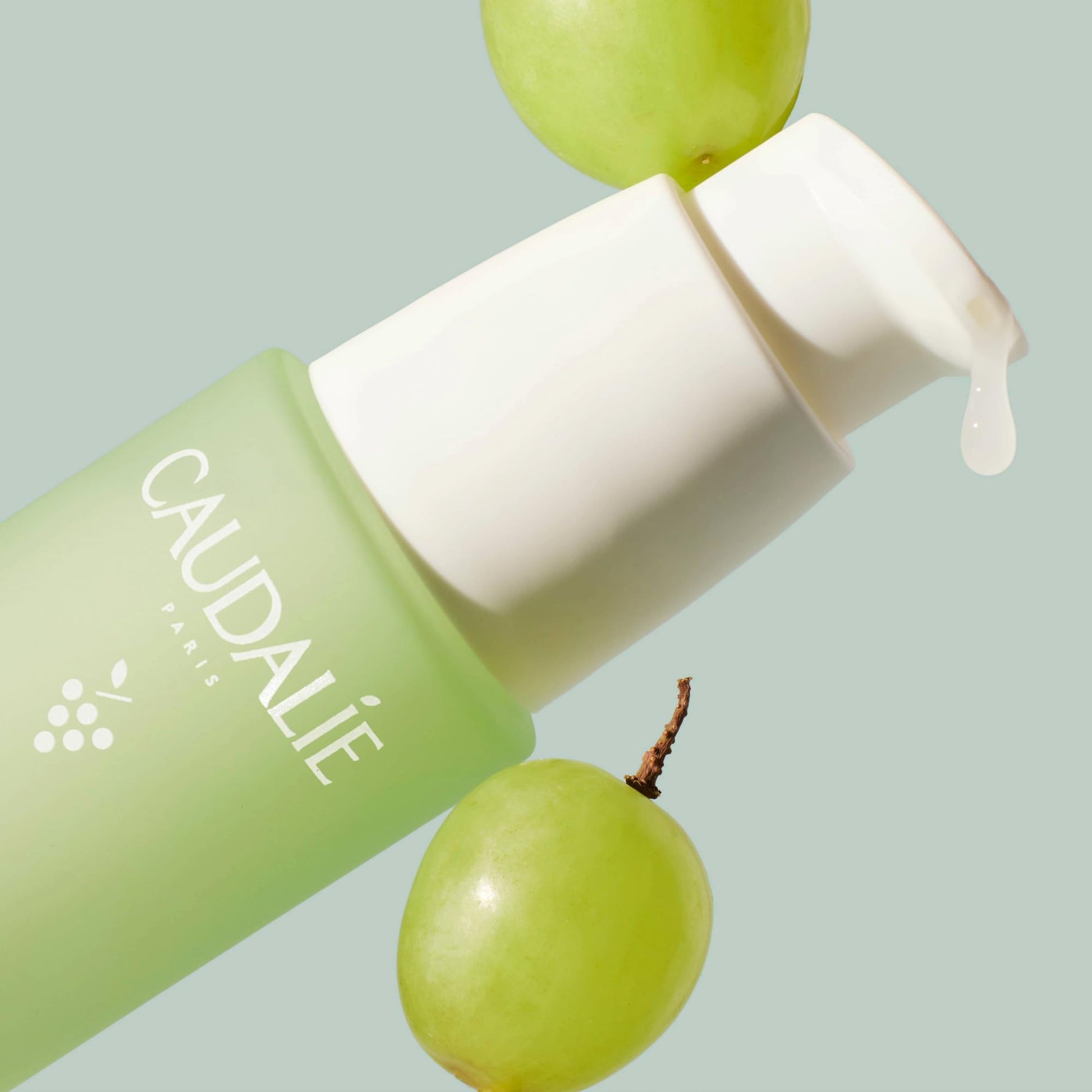 Caudalie Vinopure Set Esencial para Piel con Tendencia Acneica con Sérum Vinopure de Tamaño Completo + 2 Productos de Viaje Gratis (Valor de $1615)