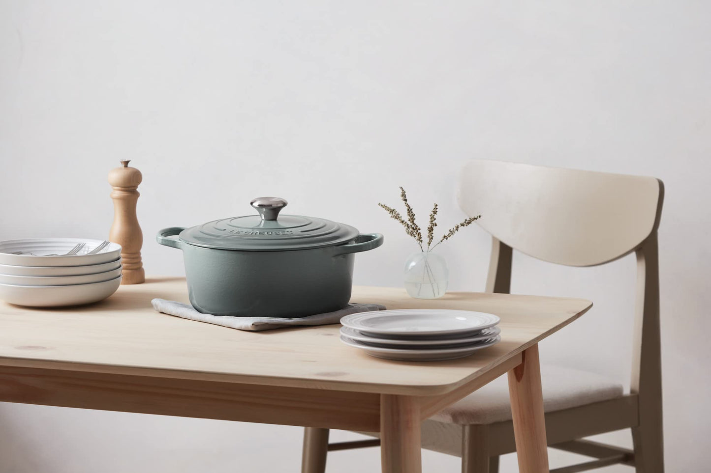 Le Creuset Horno holandés redondo de hierro fundido esmaltado con tapa, 7.25 cuartos de galón, sal marina