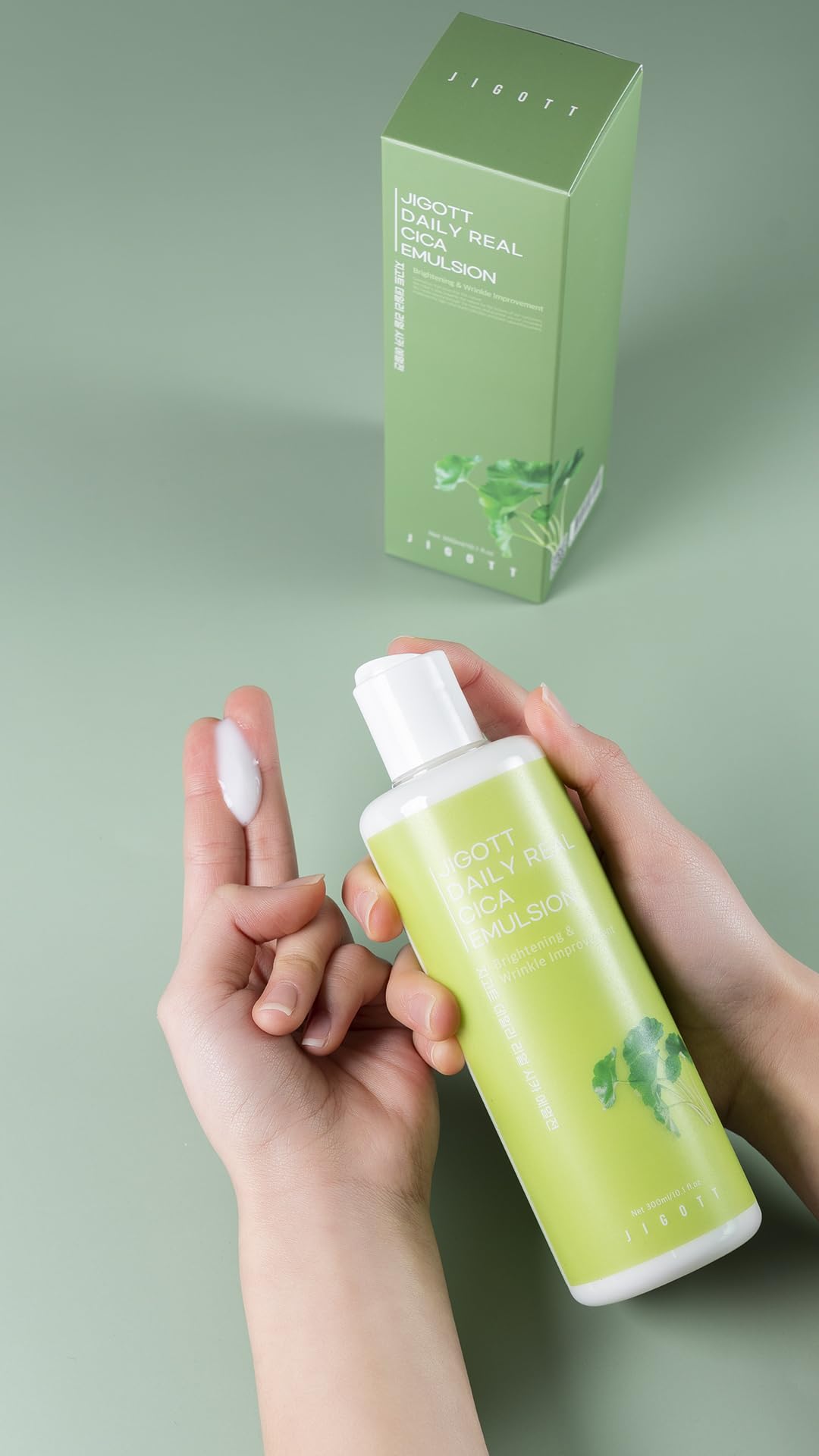 JIGOTT Emulsión hidratante de uso diario con extracto de cica, niacinamida, adenosina que protege, calma e hidrata la piel, contiene 300 ml. 10.1 fl oz, extracto de centella asiática, cosméticos coreanos