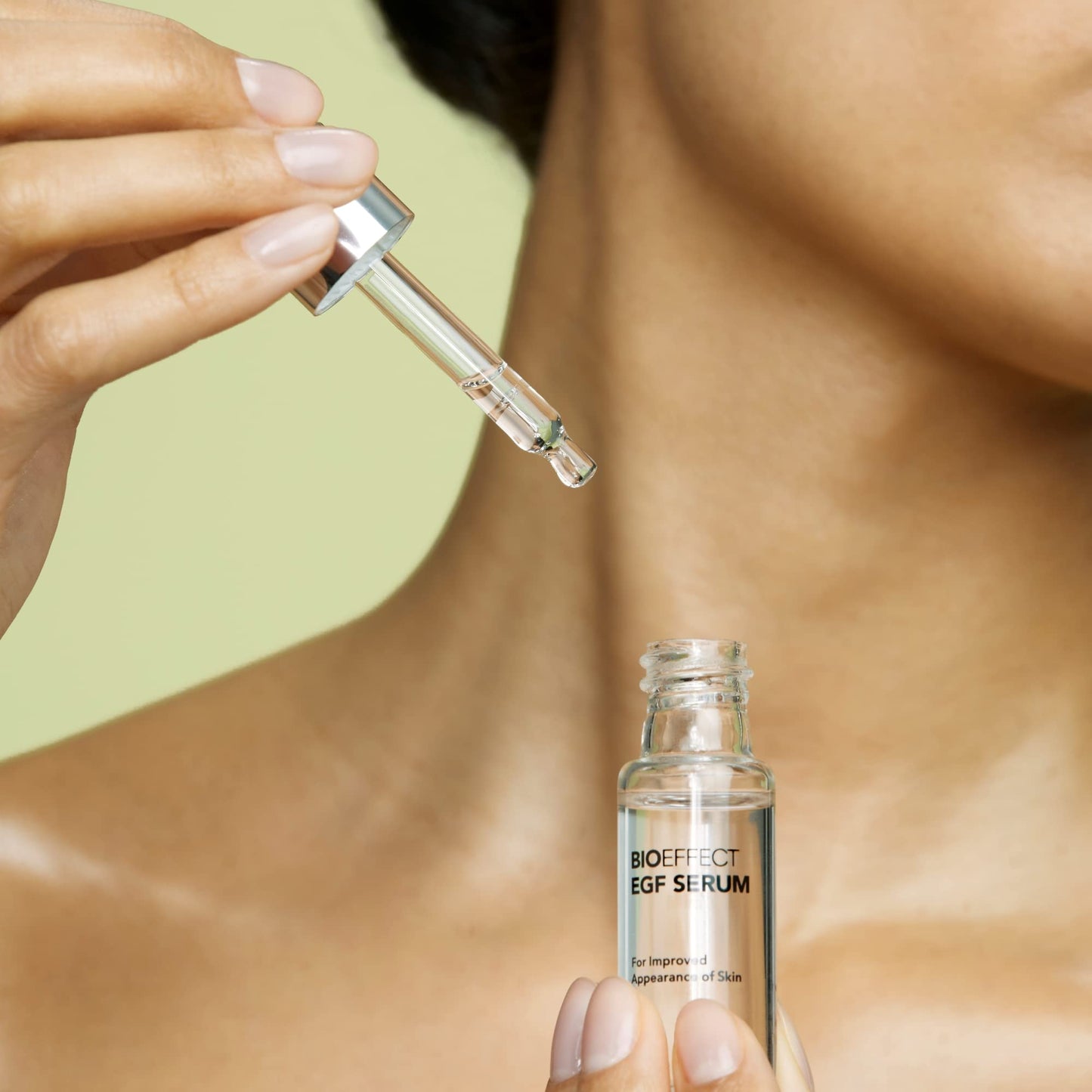 Bioeffect EGF Serum Treatment Duo con ácido hialurónico, mejora la piel con tratamiento hidratante, reafirmante, antiarrugas para cara y cuello, día y noche, el mejor suero facial de rodillo derma