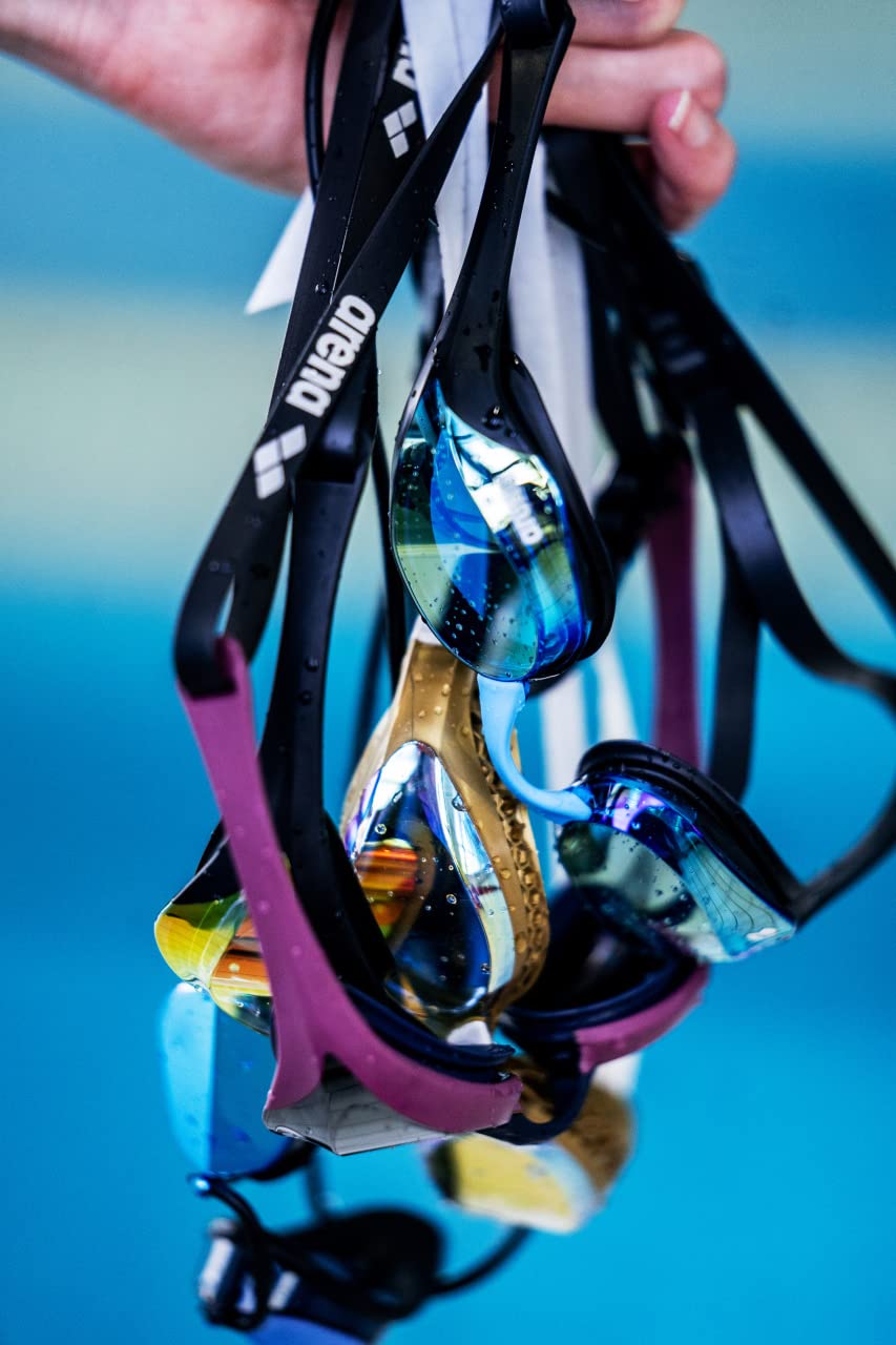 ARENA Cobra Ultra Swipe Racing - anteojos de natación para Hombres y Mujeres, Lente sin Espejo, antivaho, protección UV, Humo/ejército/Negro