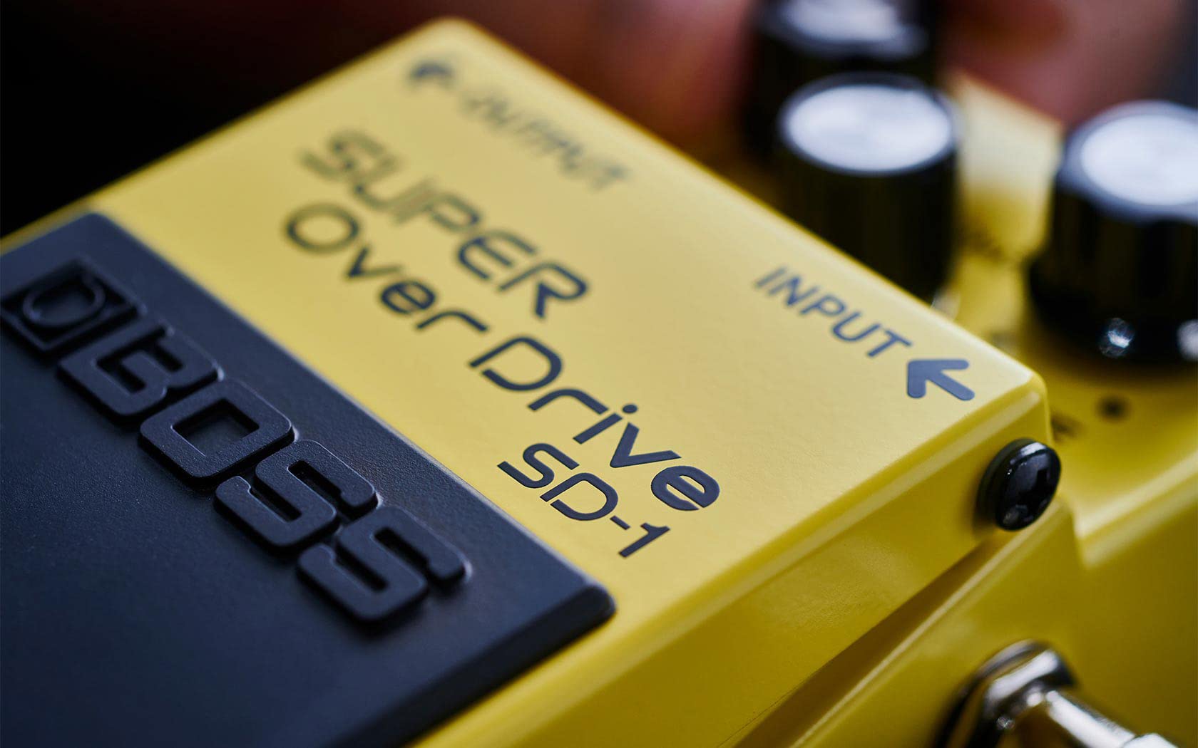 Boss SD-1 Super OverDrive Paquete con adaptador de corriente, cable de instrumento, cable de conexión y púas BOSS