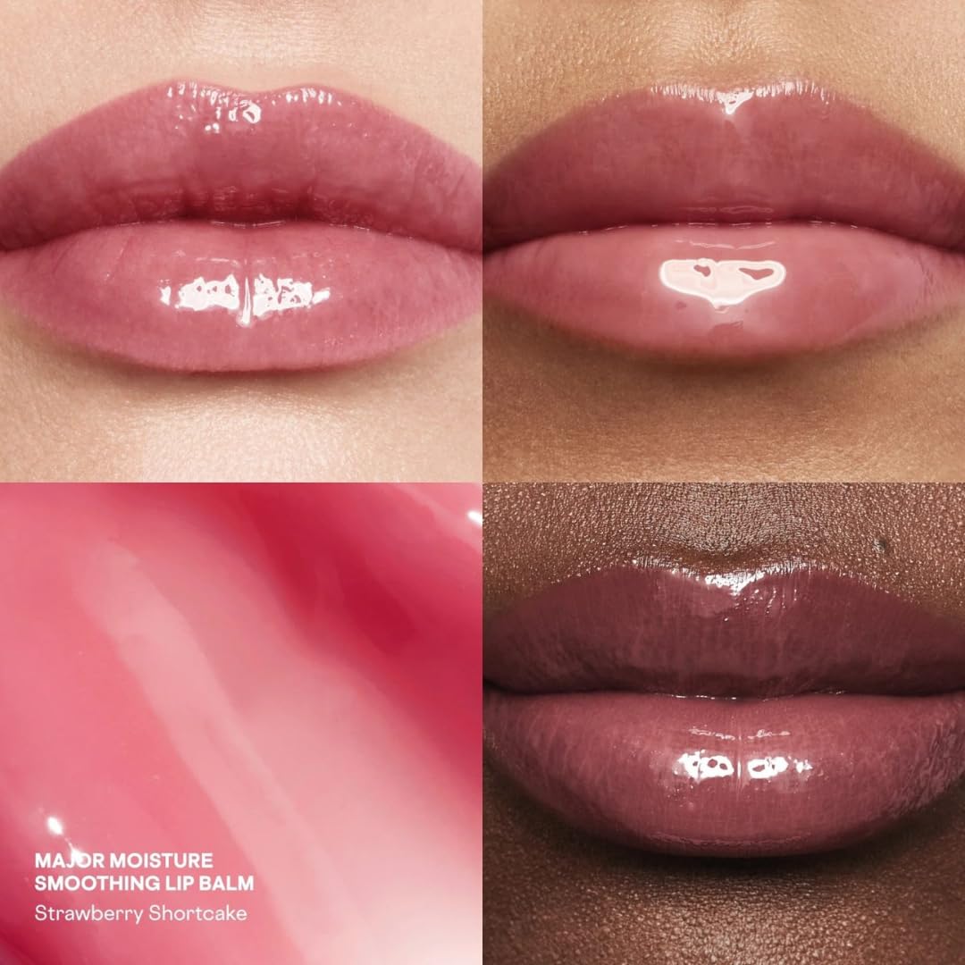 PATRICK TA Major Moisture Smoothing Lip Balm Strawberry Shortcake, Bálsamo Labial Hidratante con Brillo, Rosa Neutro Medio, Edición Limitada, 15 ml