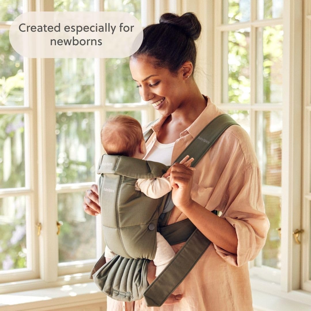 BabyBjörn Canguro Portabebé Mini, Tejido, Verde oscuro | Para recién nacidos, de 0 a 12 meses (3.2–11 kg), ergonómico y fácil de usar