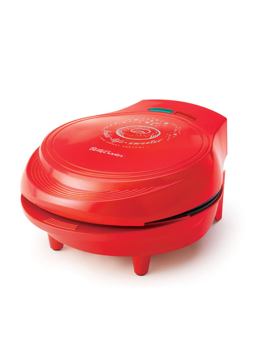 BETTY CROCKER Máquina para hacer donas, mini donas con superficie antiadherente, mini máquina para hacer donas con mango de tacto fresco y hace 7 deliciosas donas frescas en minutos, rojo