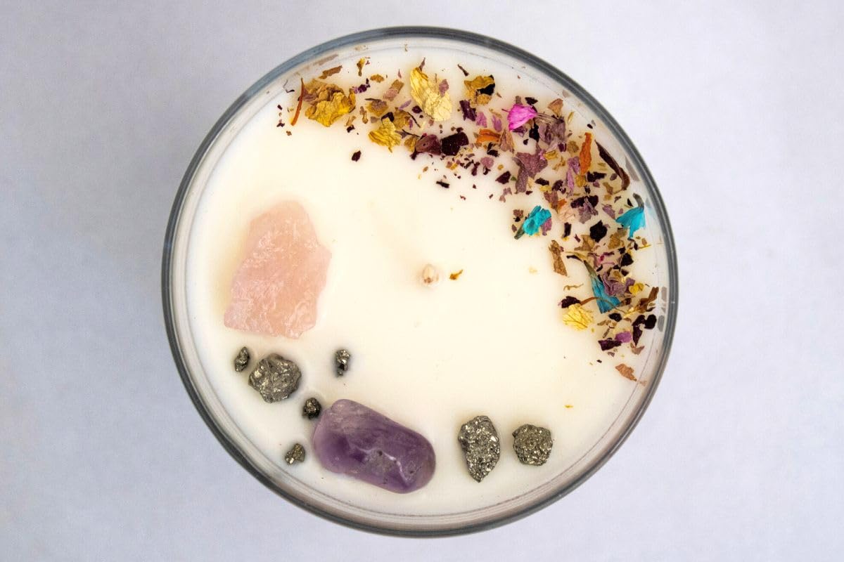 Fuwu, velas aromaticas relajantes Happy Birthday de cera de soya con cuarzos naturales, velas decorativas hechas a mano con hierbas, aromatizantes para hogar, regalos de cumpleaños (Fresas con crema)