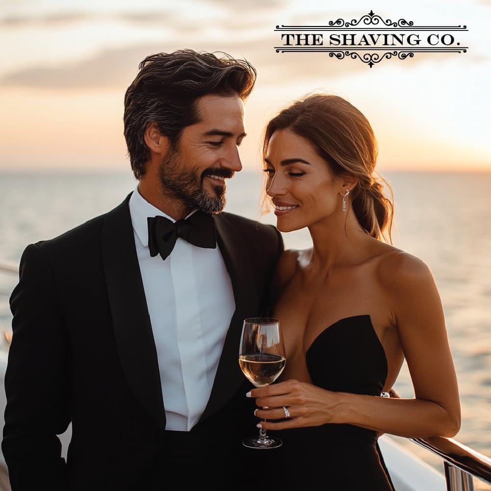 THE SHAVING CO CERA PARA BARBA - BEARD POMADE - Contiene VITAMINAS E y B5 - Pomada para barba base agua - MODELA - HIDRATA - NUTRE TU BARBA - Modela tu barba - FOLÍCULOS SANOS desde la raíz a la punta - Libre de Sulfatos - Cera Barba Suave 2oz / 57gr