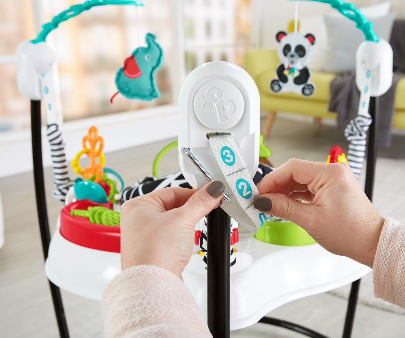 Fisher-Price Baby Bouncer - Centro de actividades musicales de pétalos rosados con luces y juguetes de desarrollo