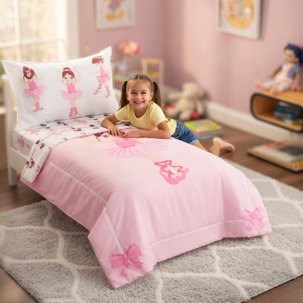 EVERYDAY KIDS Juego de ropa de cama de 4 piezas para niños pequeños - Born to Dance Ballerina - Incluye edredón, sábana plana, sábana ajustable y funda de almohada reversible