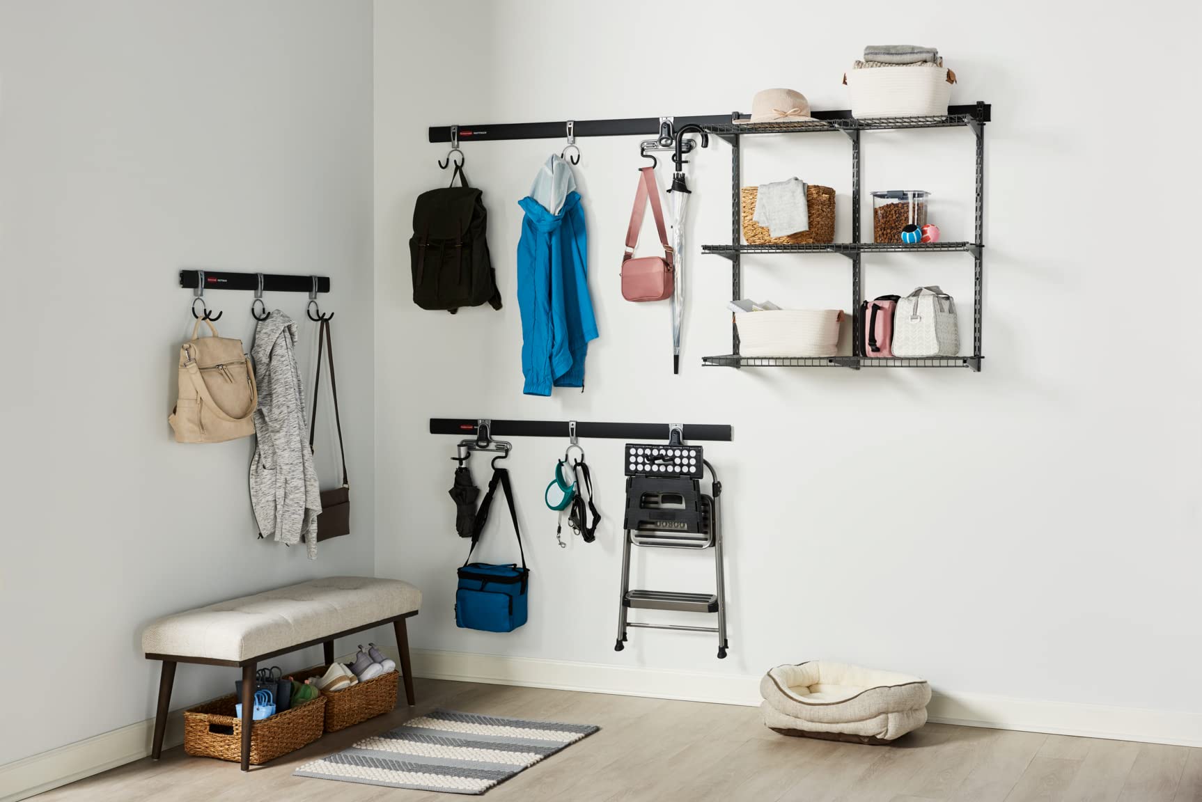 Riel de Pared Rubbermaid FG5M1300CSLRK con Ganchos
