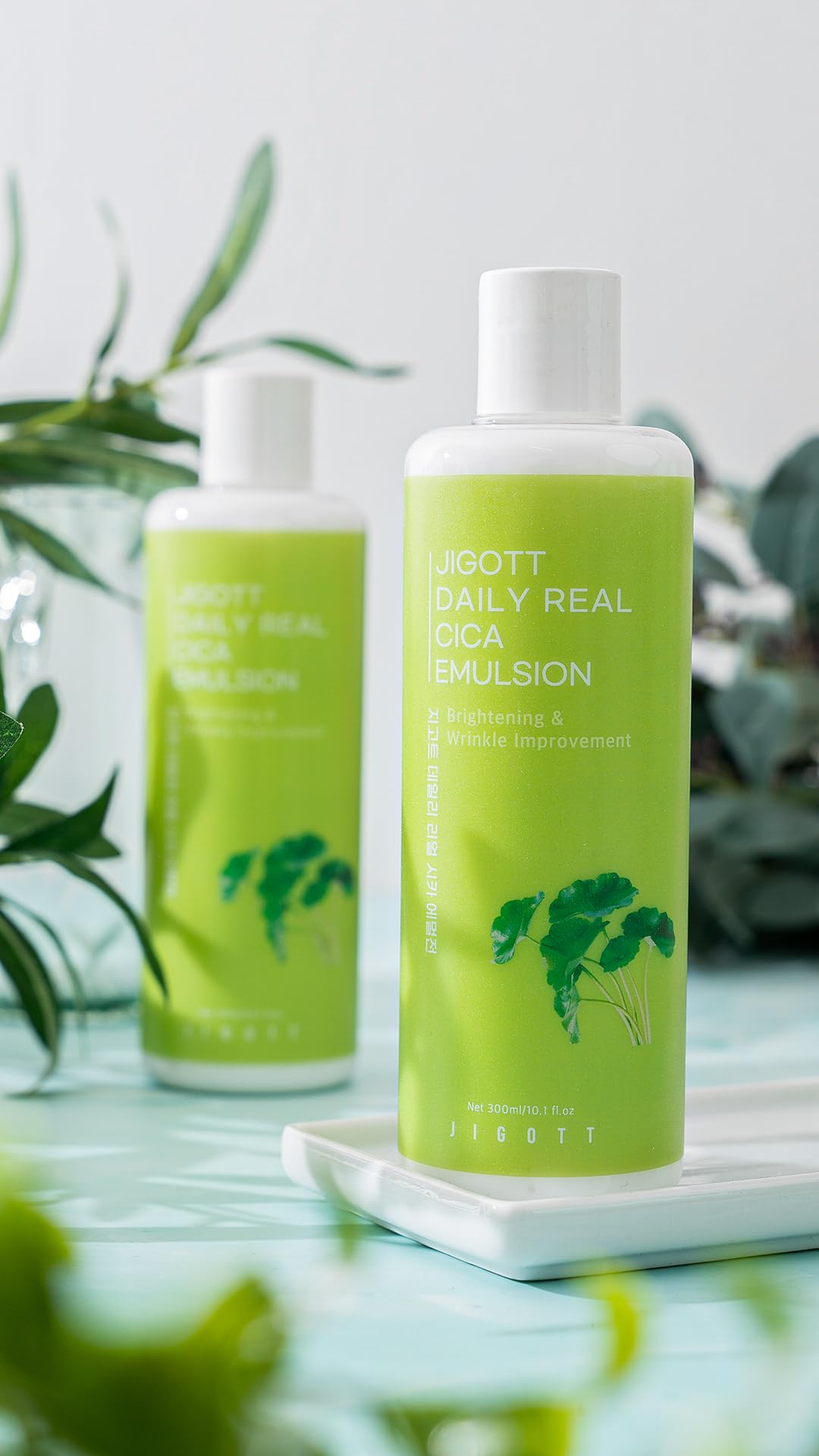 JIGOTT Emulsión hidratante de uso diario con extracto de cica, niacinamida, adenosina que protege, calma e hidrata la piel, contiene 300 ml. 10.1 fl oz, extracto de centella asiática, cosméticos coreanos
