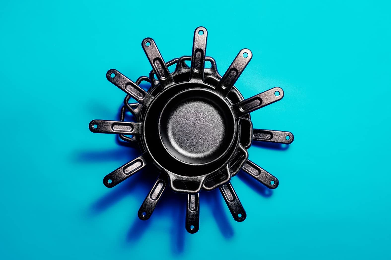 Lodge BOLD Sartén de hierro fundido sazonado de 12 pulgadas con asas de bucle, utensilios de cocina de diseño hacia adelante